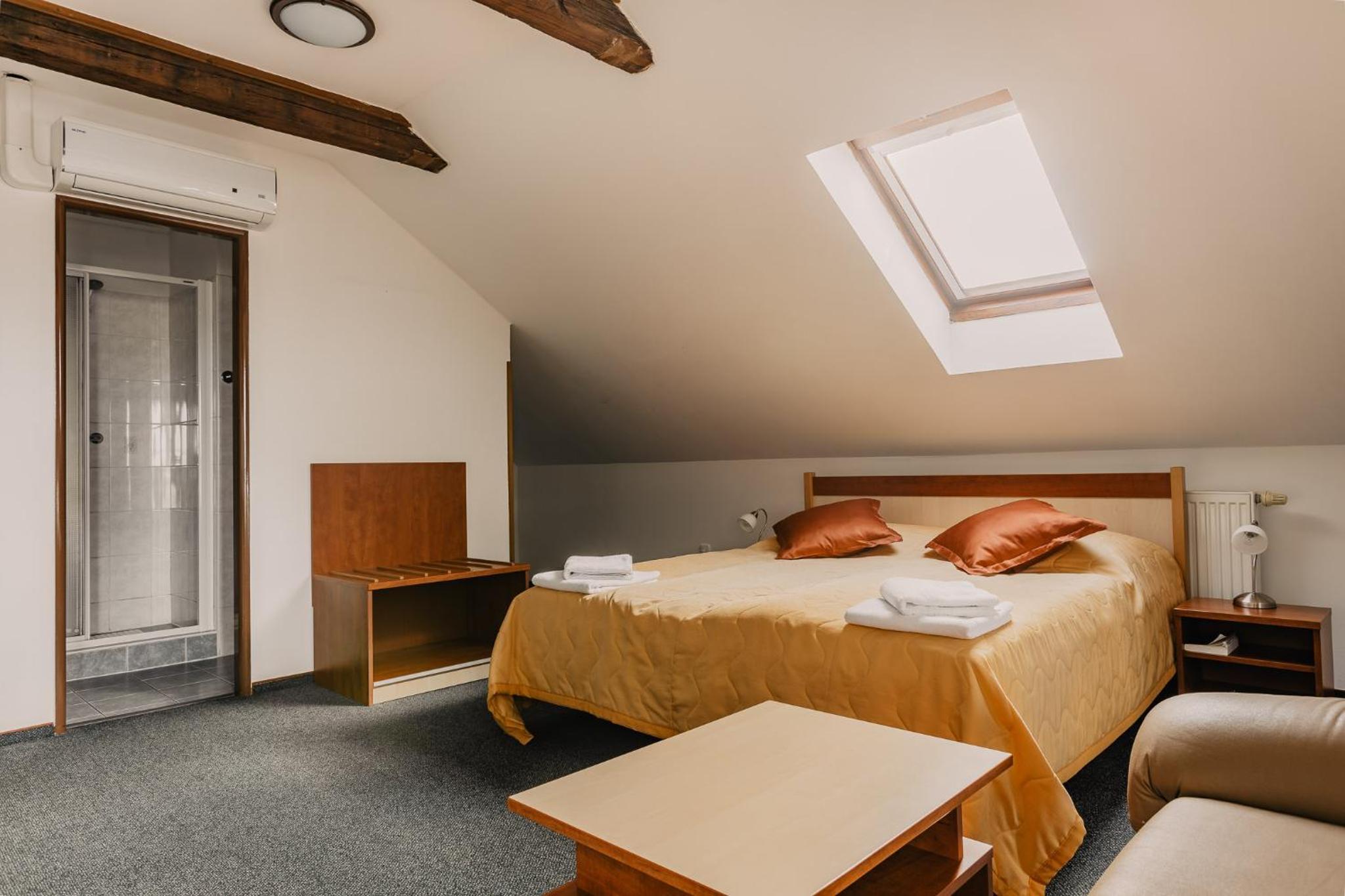 Double Room - Photo 6