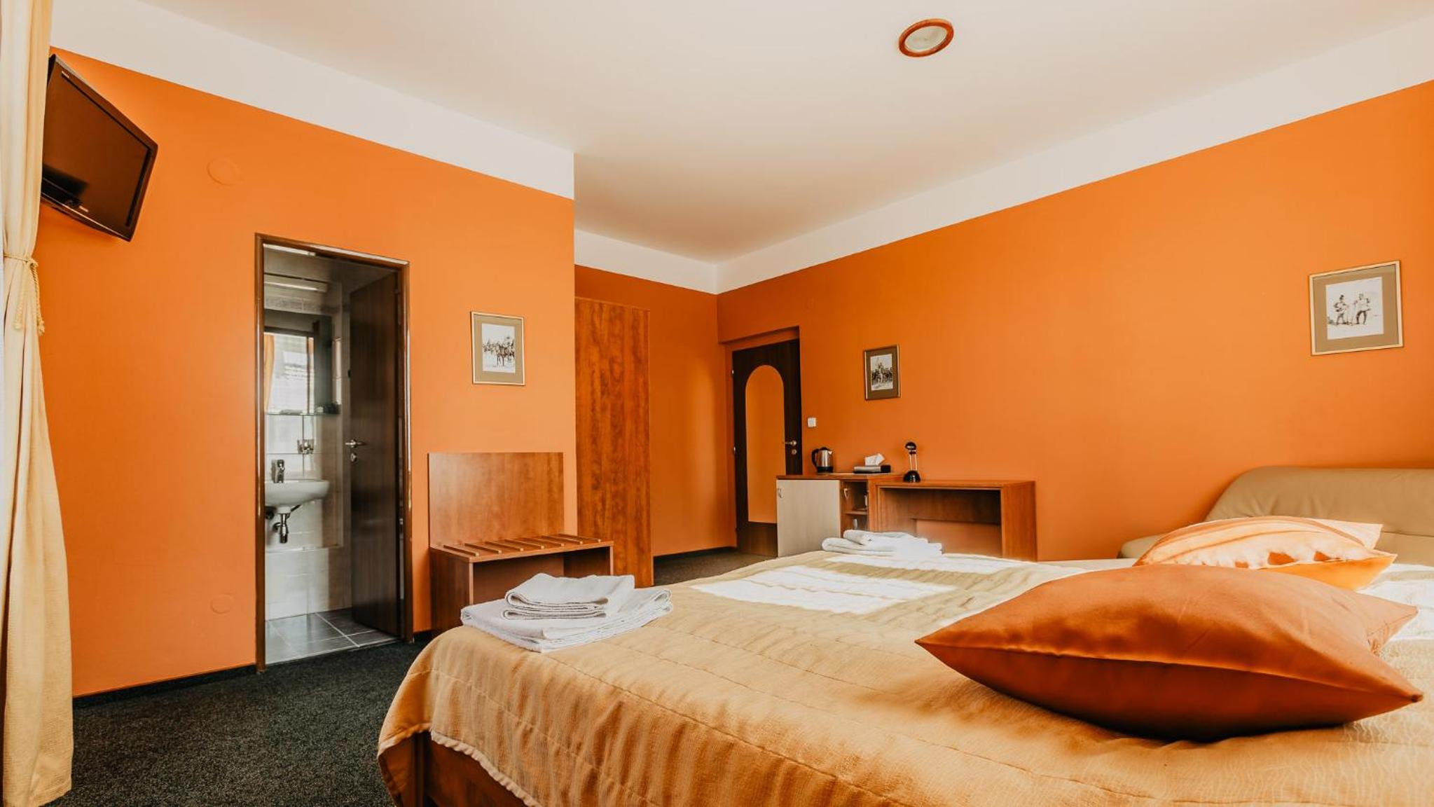 Twin Room - Photo 5