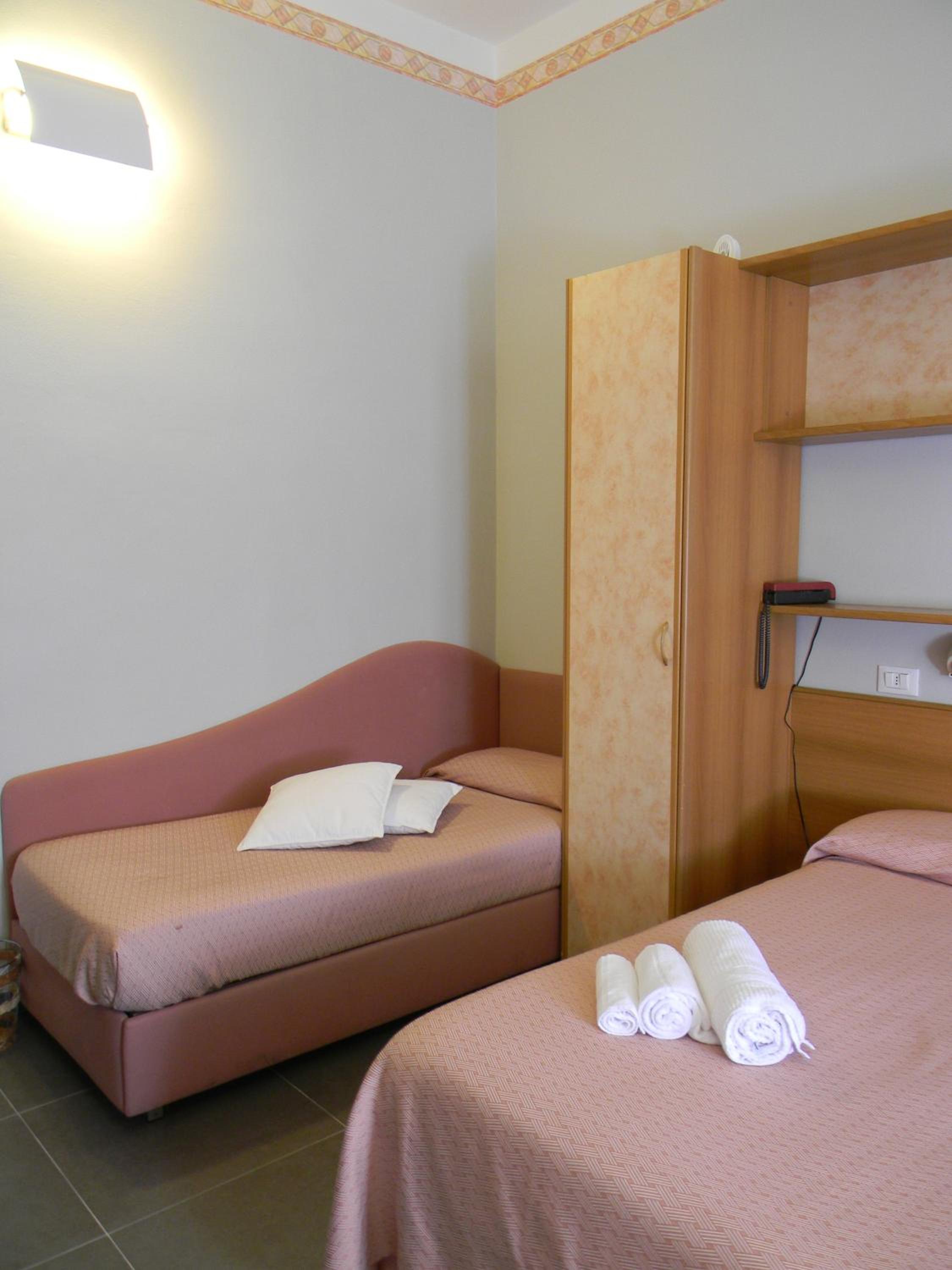 Triple Room with Garden View photo 2