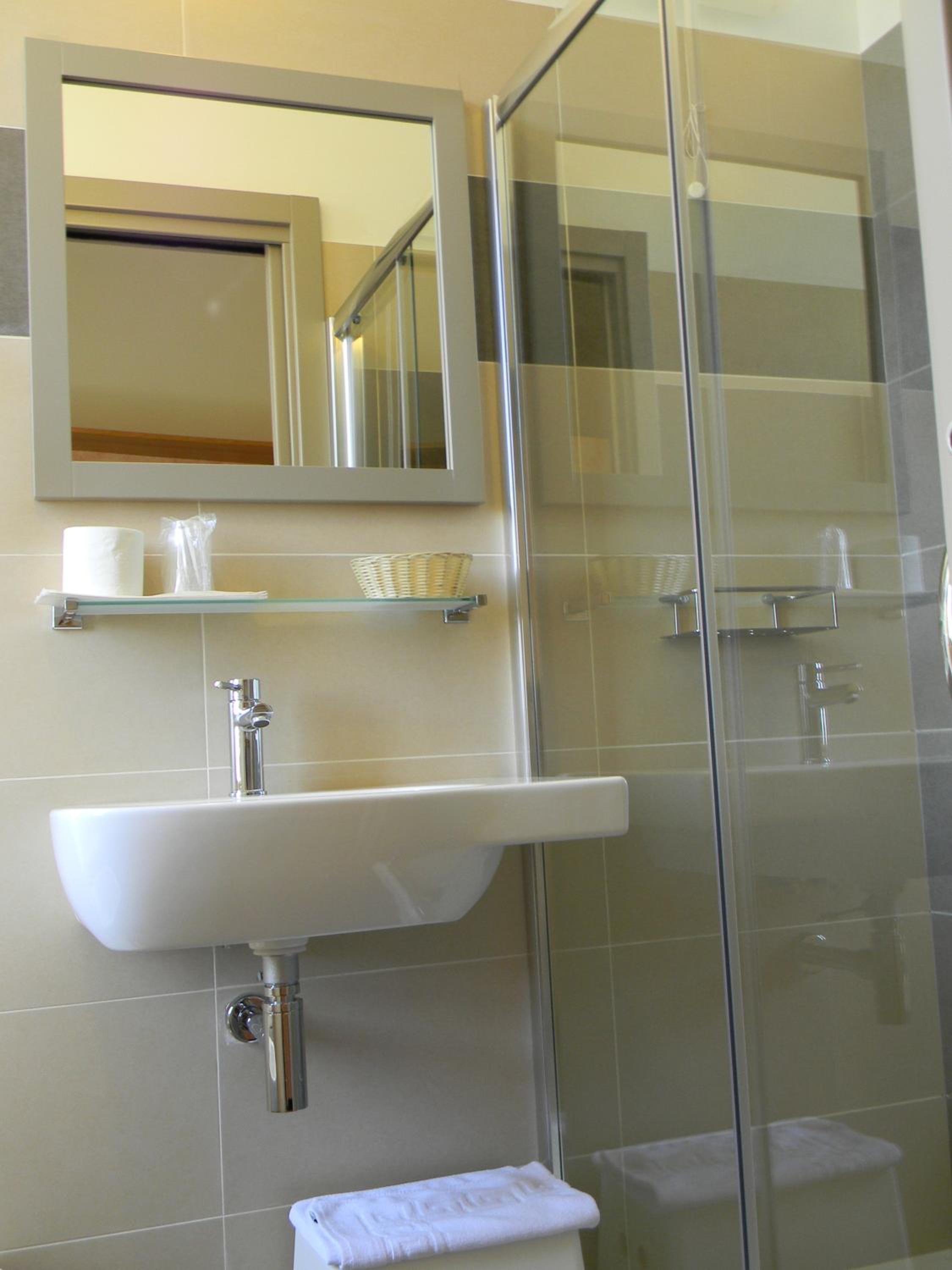 Double or Twin Room - Photo 10