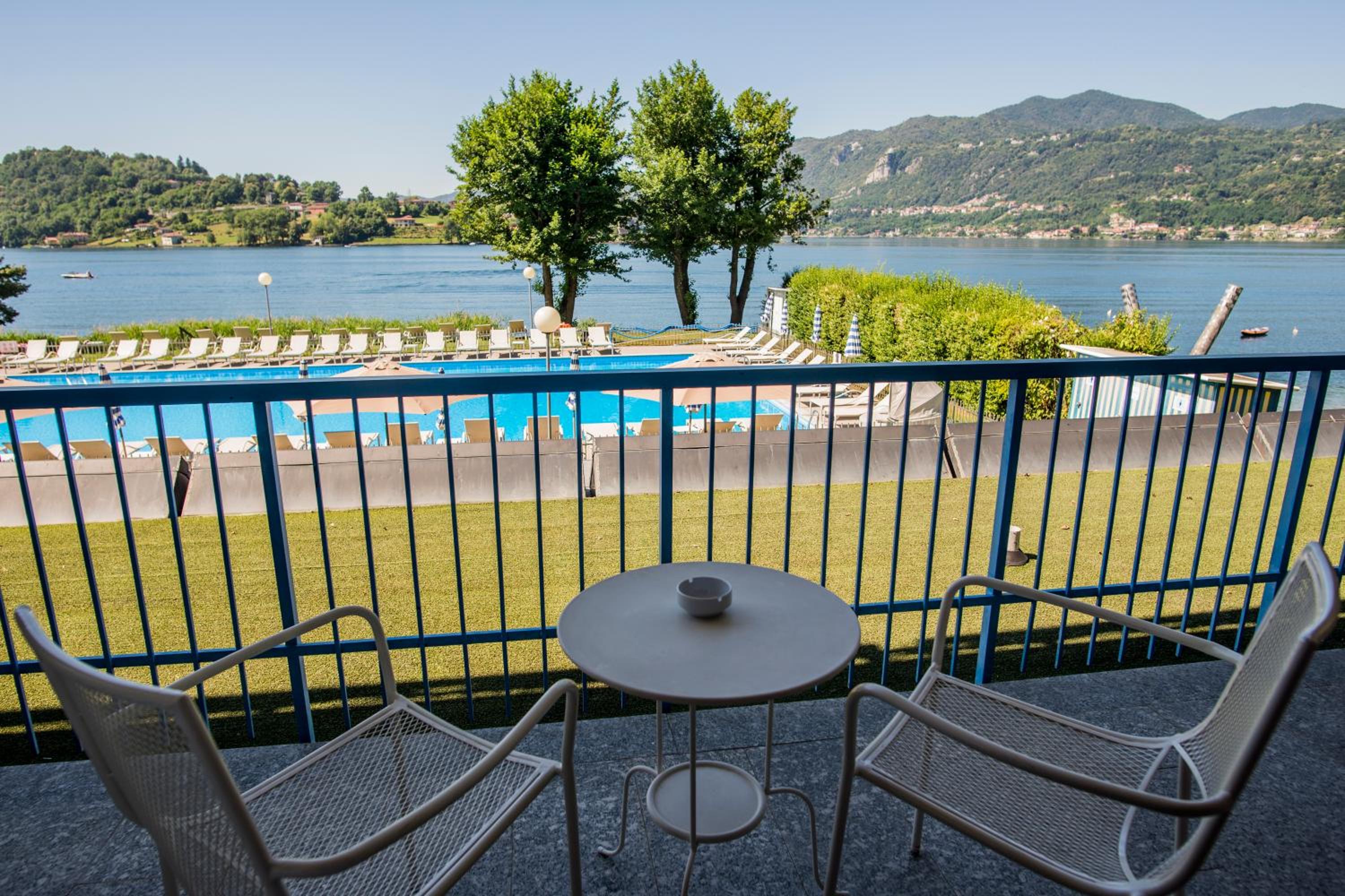 Double Room with Lake View - Photo 7