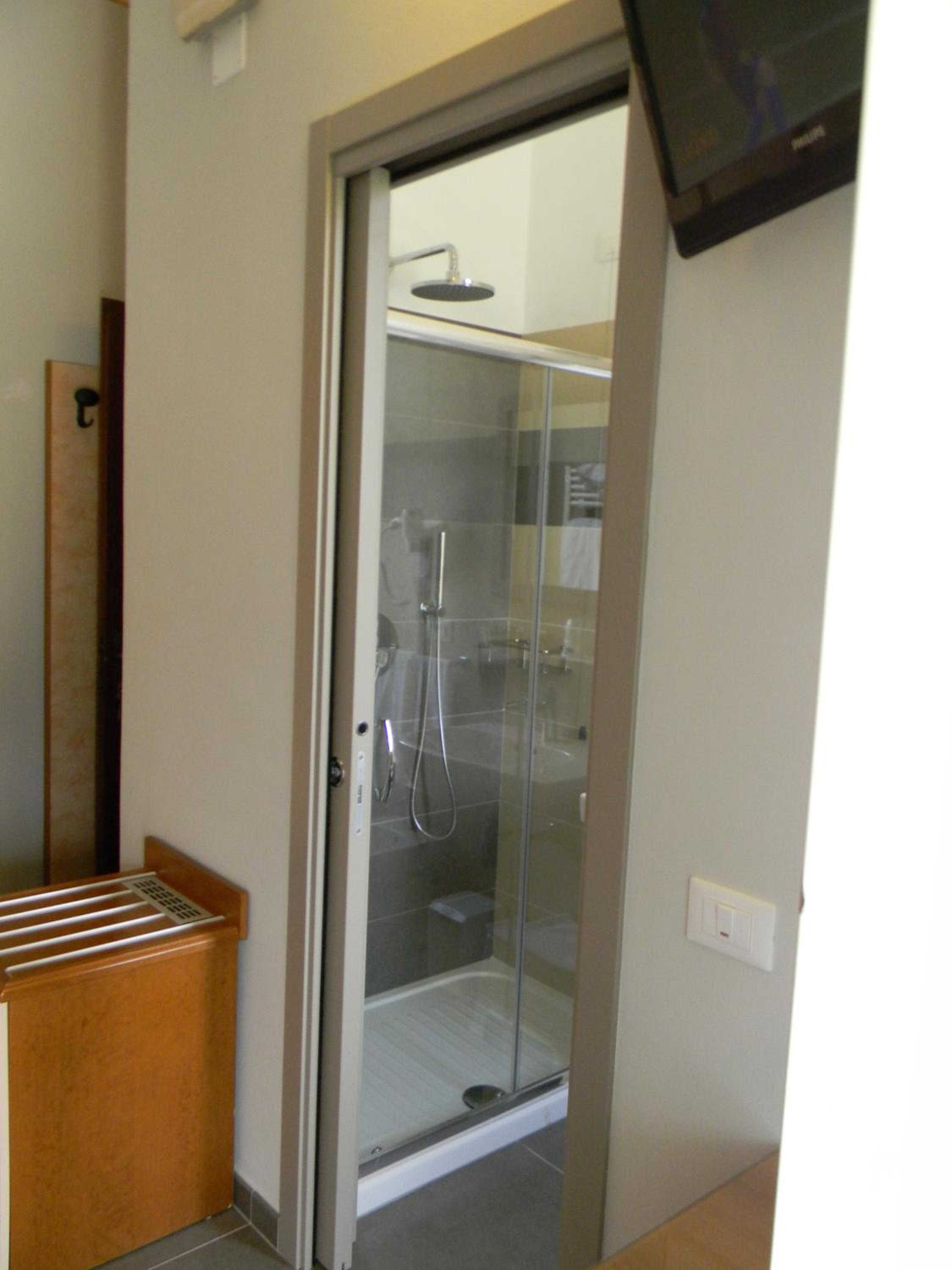 Double or Twin Room - Photo 4