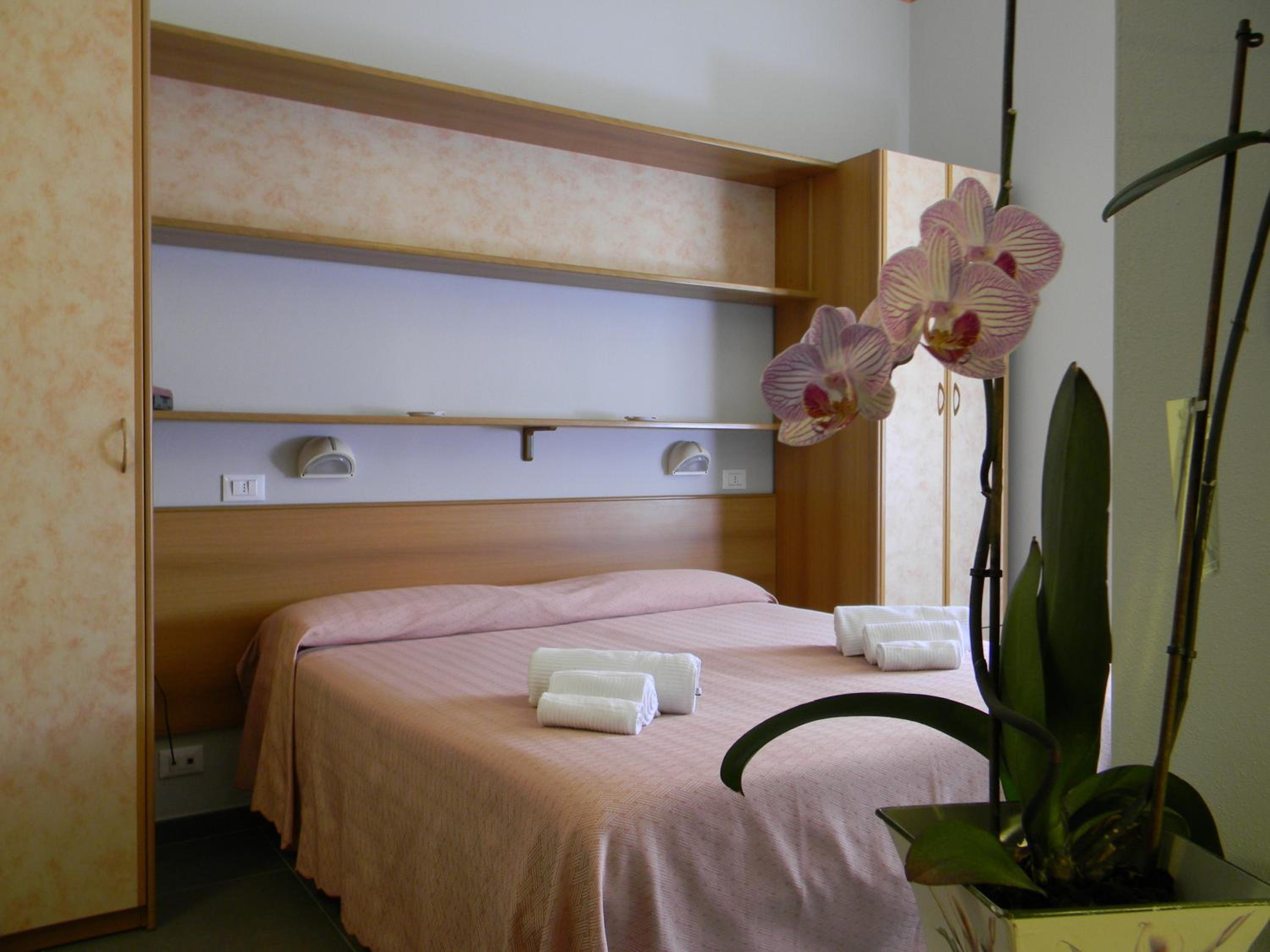 Double or Twin Room - Photo 6