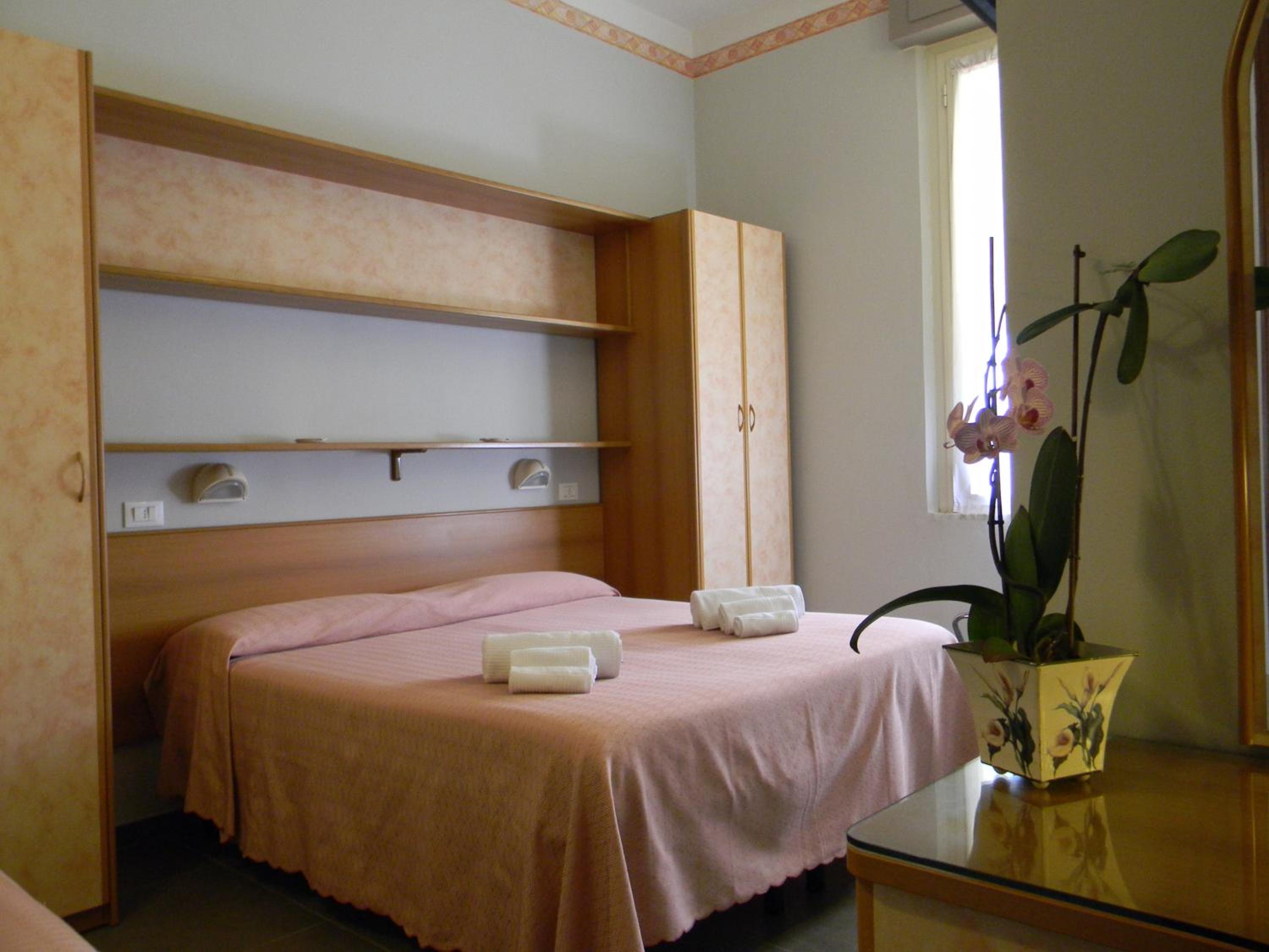 Double or Twin Room - Photo 9