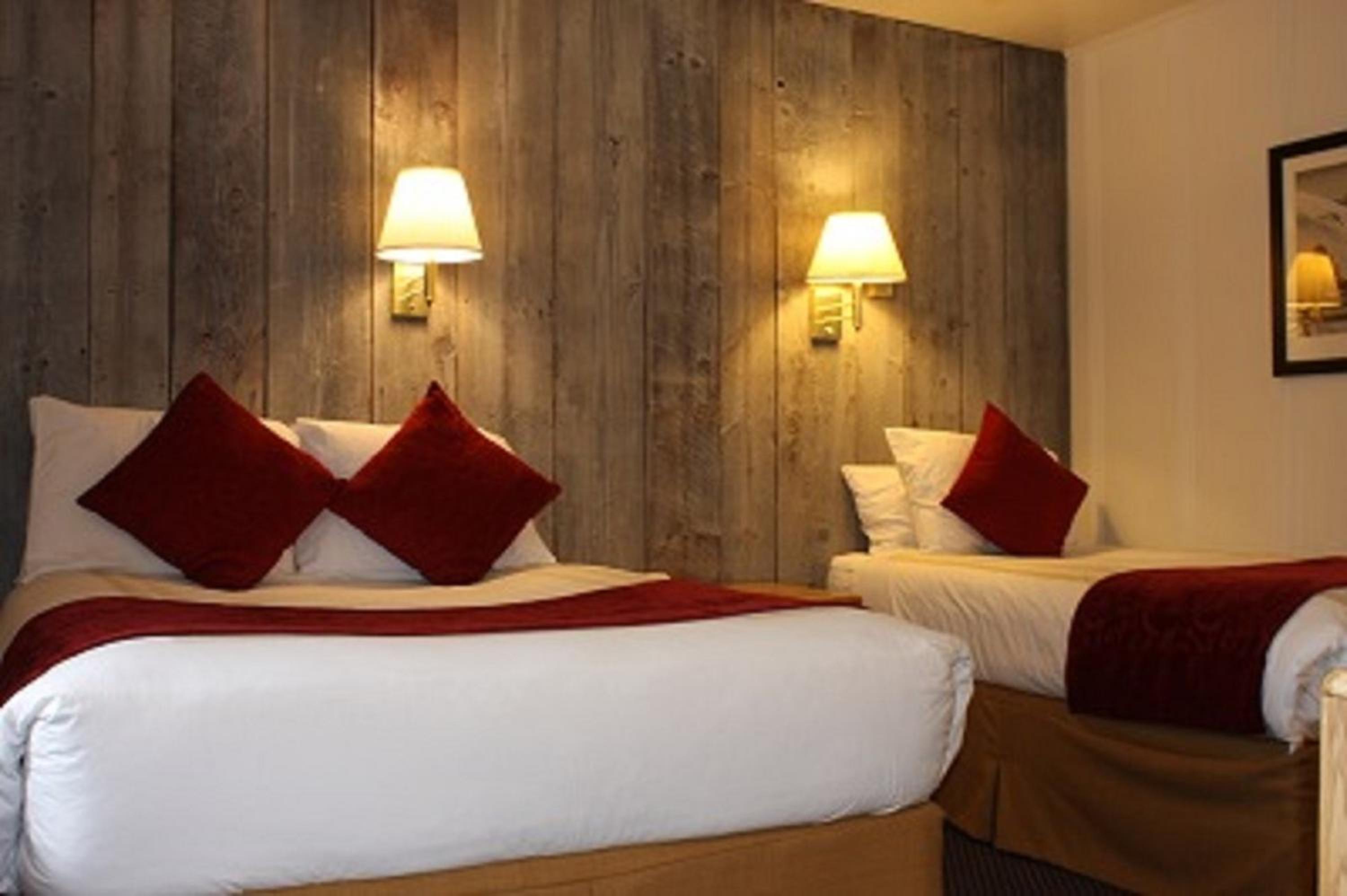 Standard Double Room - Photo 11