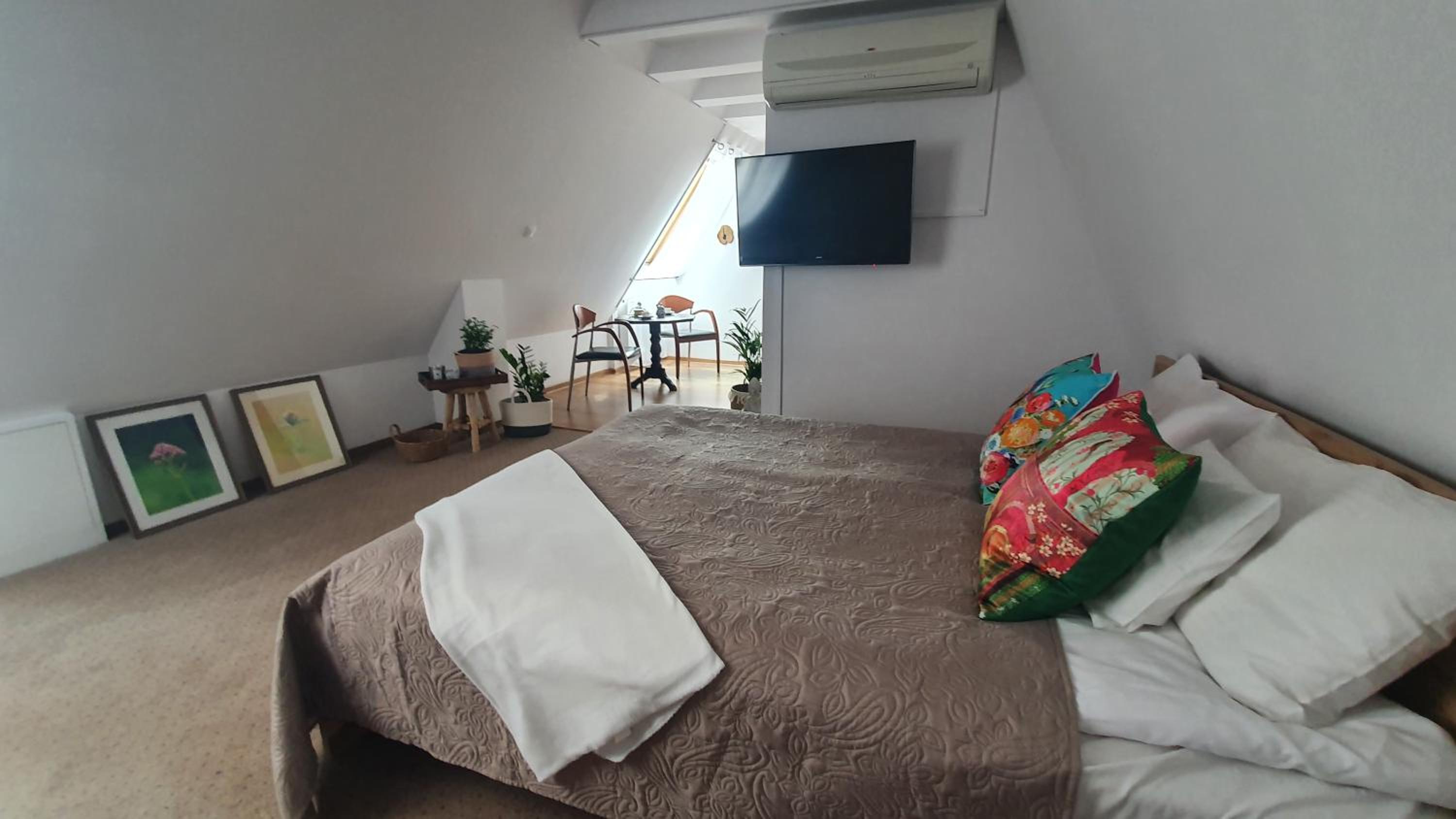 Loft - Photo 2