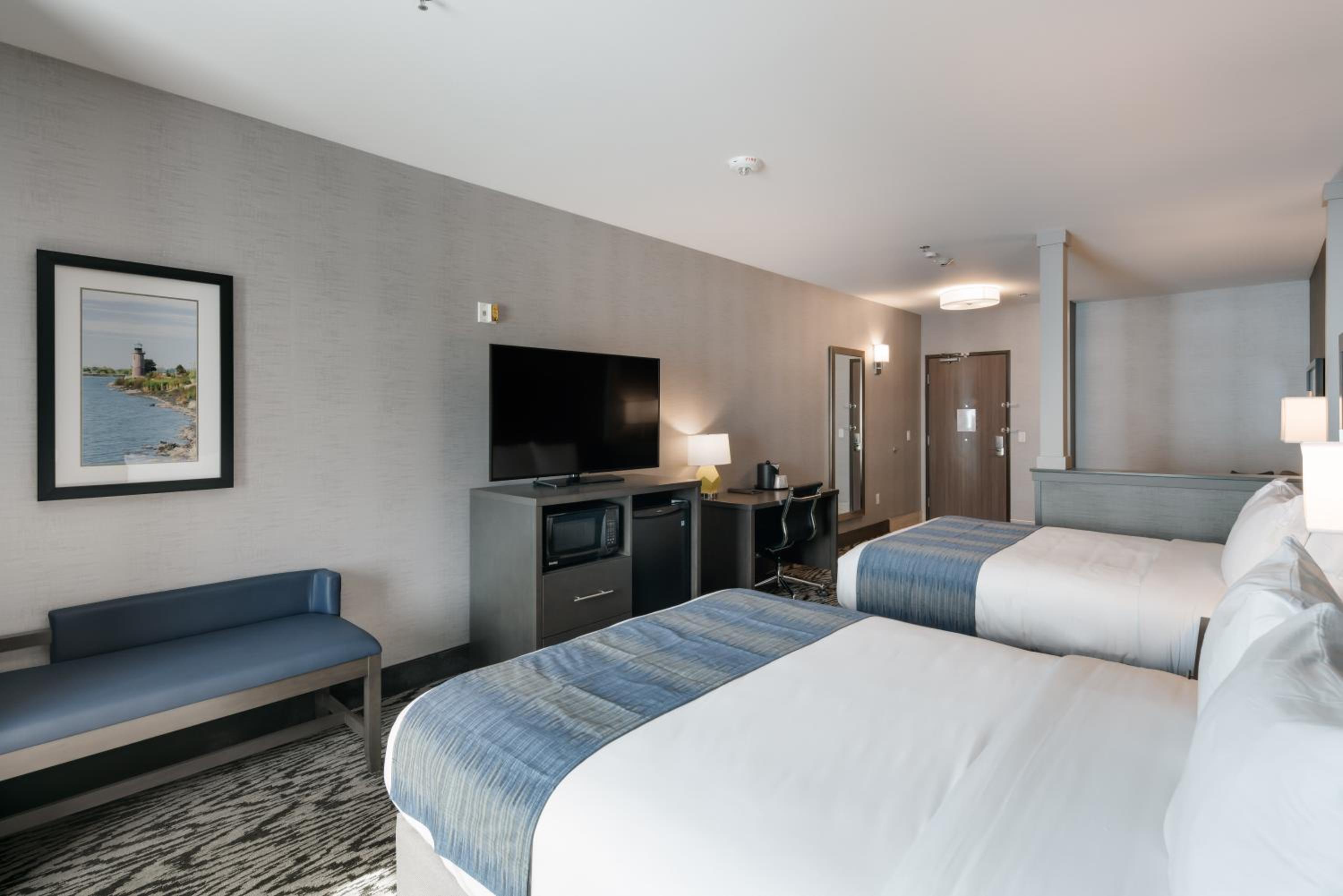 Queen Suite with Two Queen Beds - Accessible/Non-Smoking - Photo 3