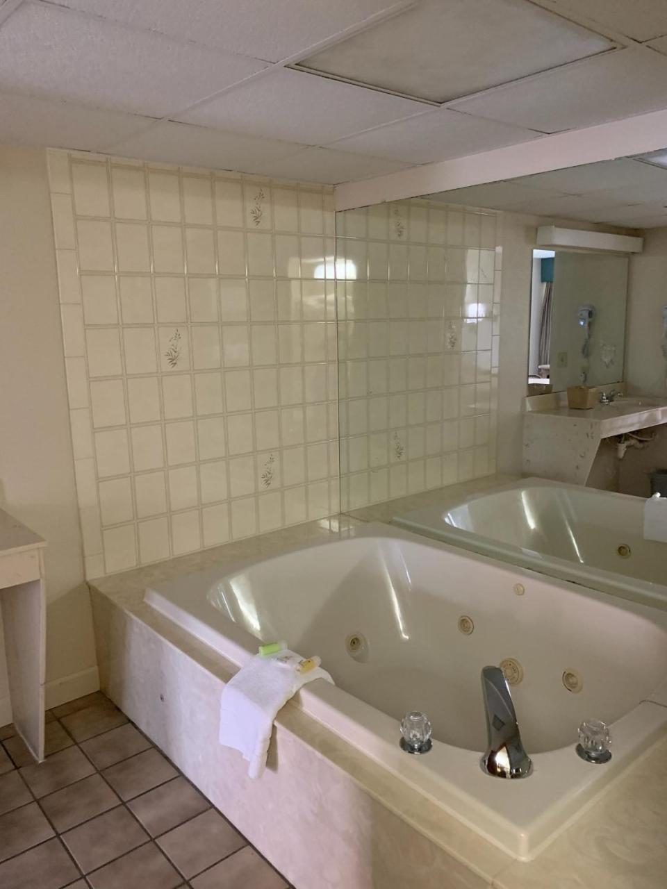 King Suite with Spa Bath photo 2