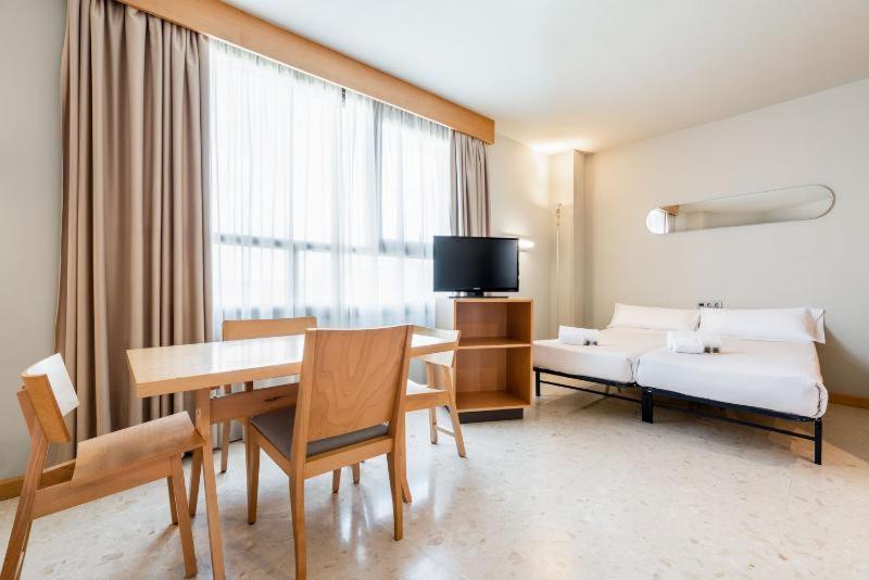 Quadruple Room - Photo 9