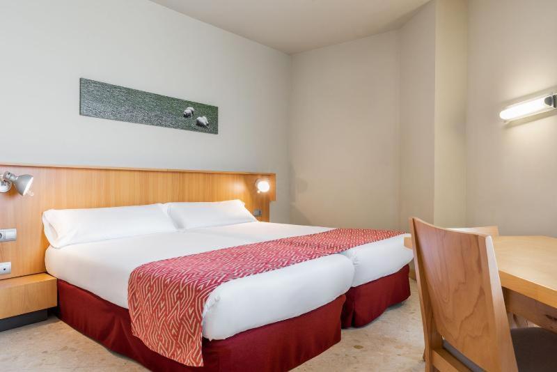 Twin Room - Photo 2