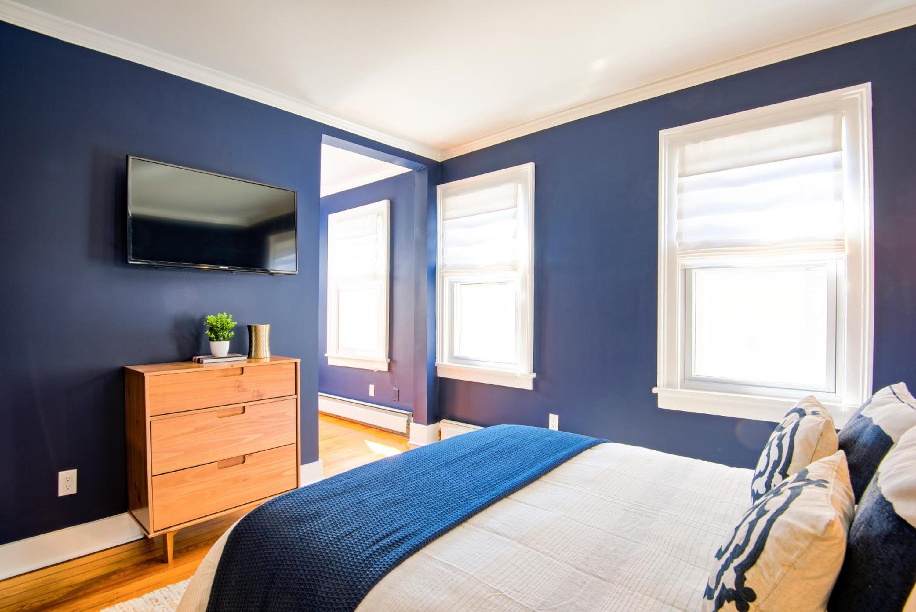Deluxe Queen Suite