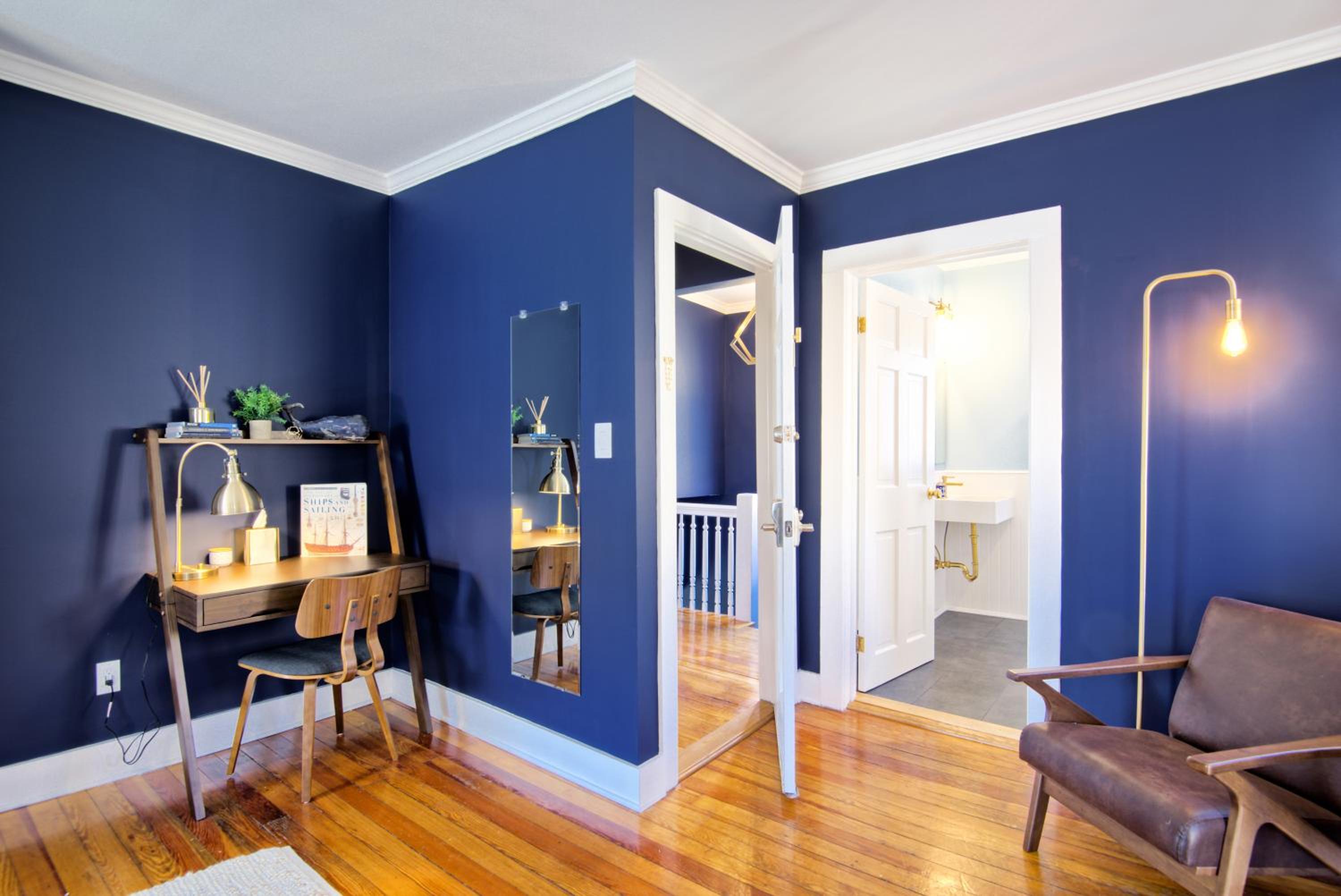 Deluxe Queen Suite - Photo 6