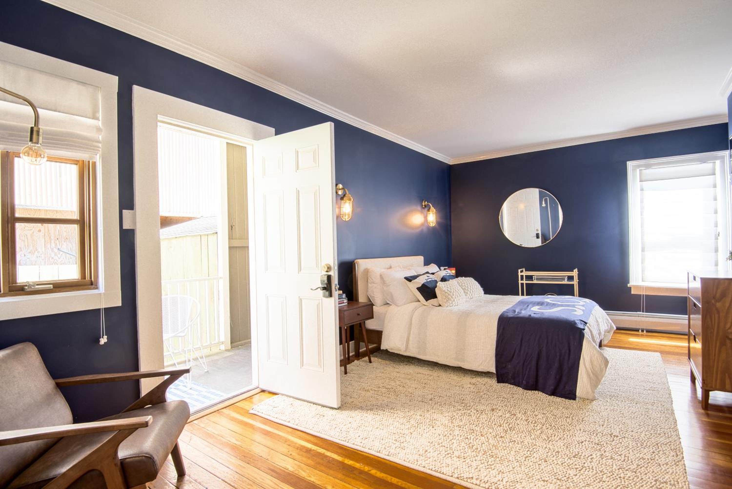 Deluxe Queen Suite - Photo 7