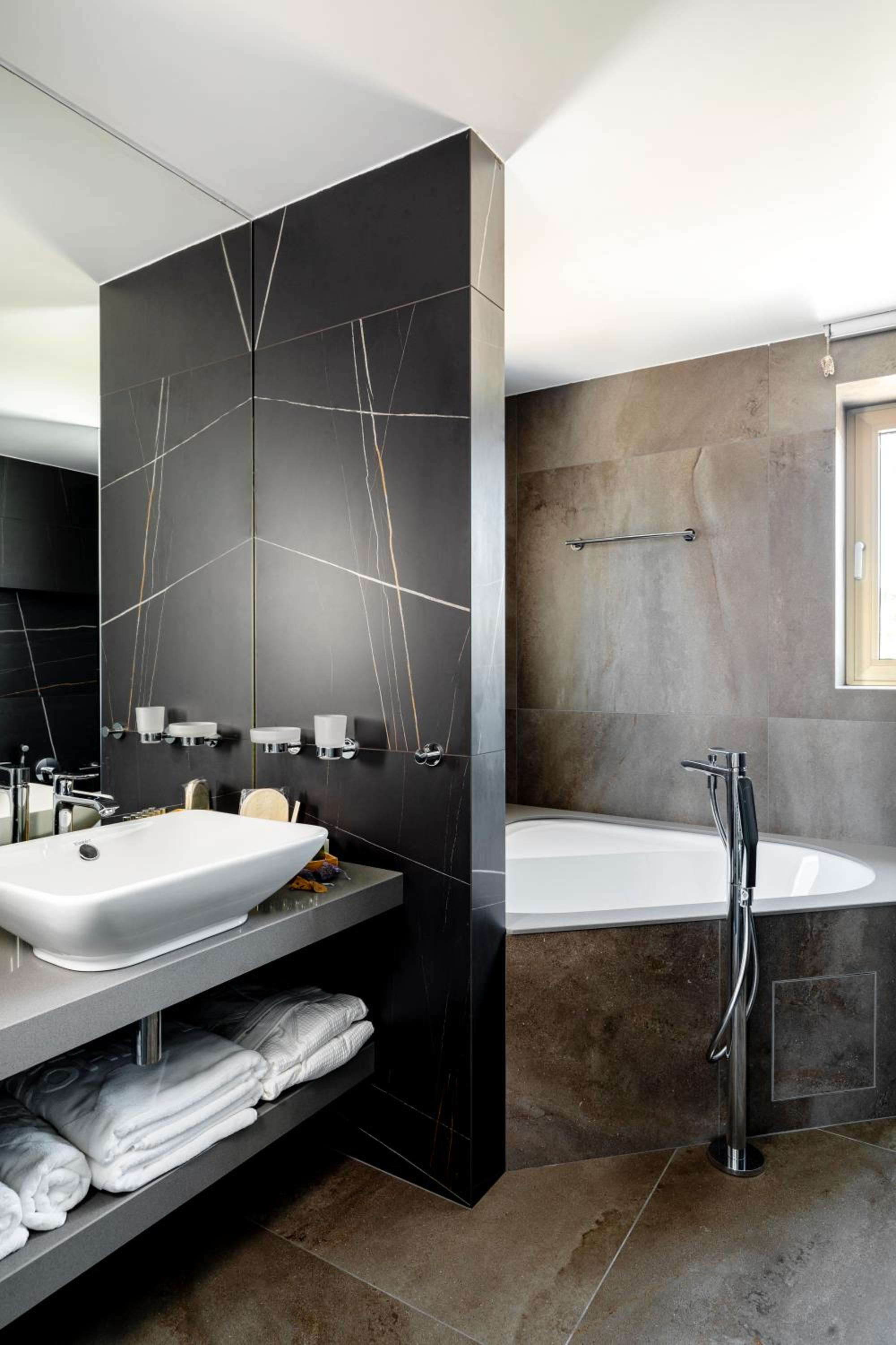 Superior Suite with Sea View - Photo 6