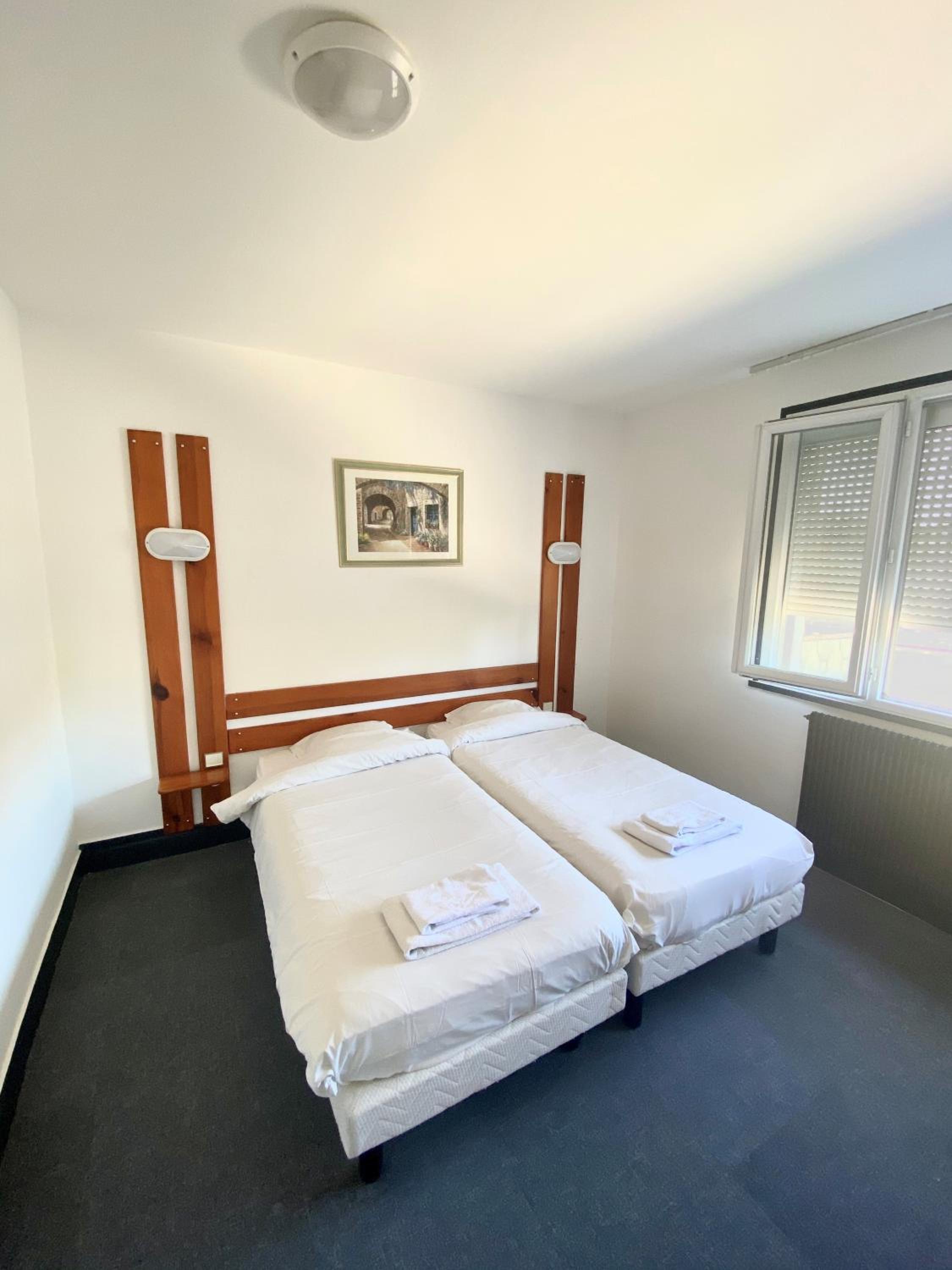 Twin Room - Photo 5