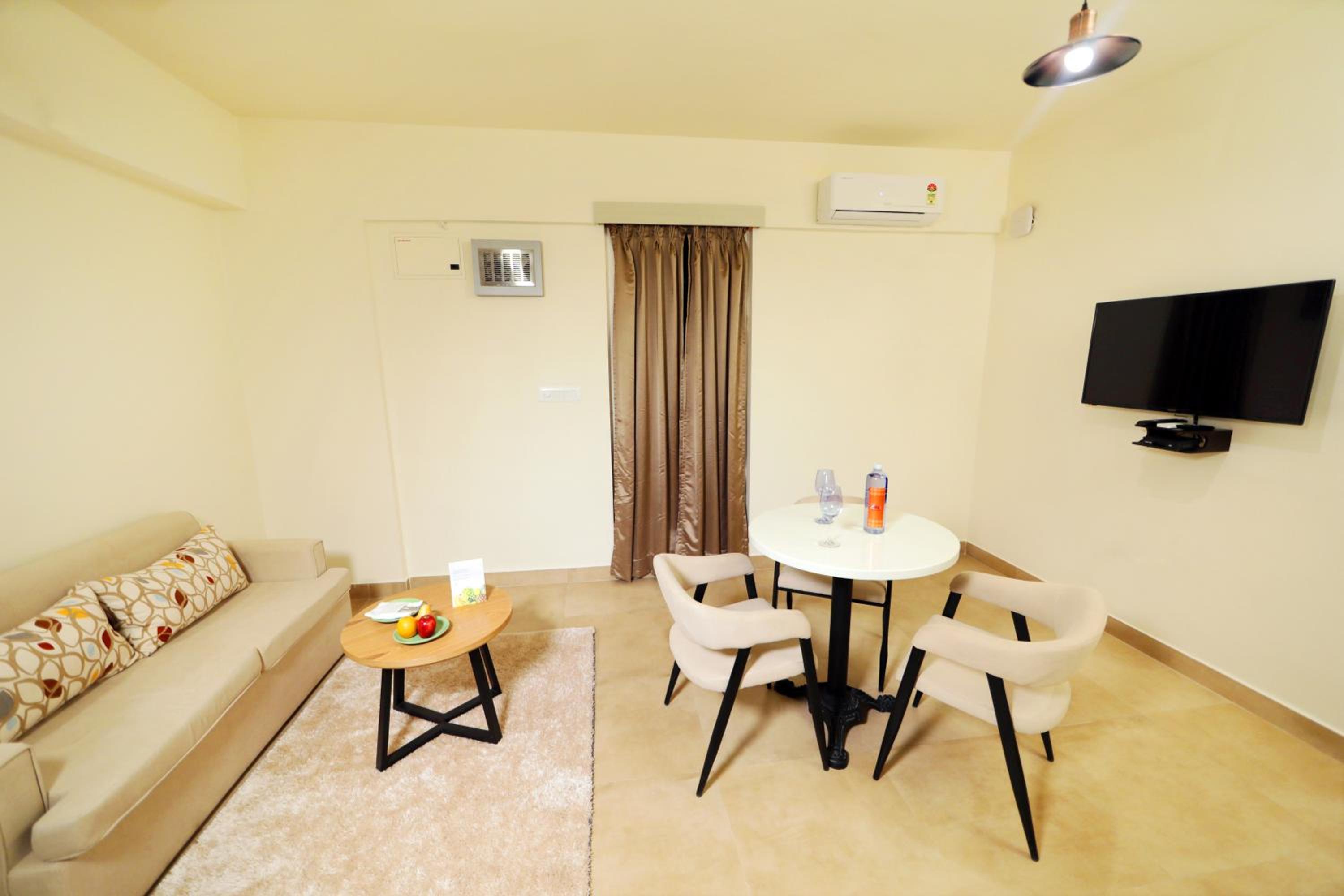 King Suite - Photo 8
