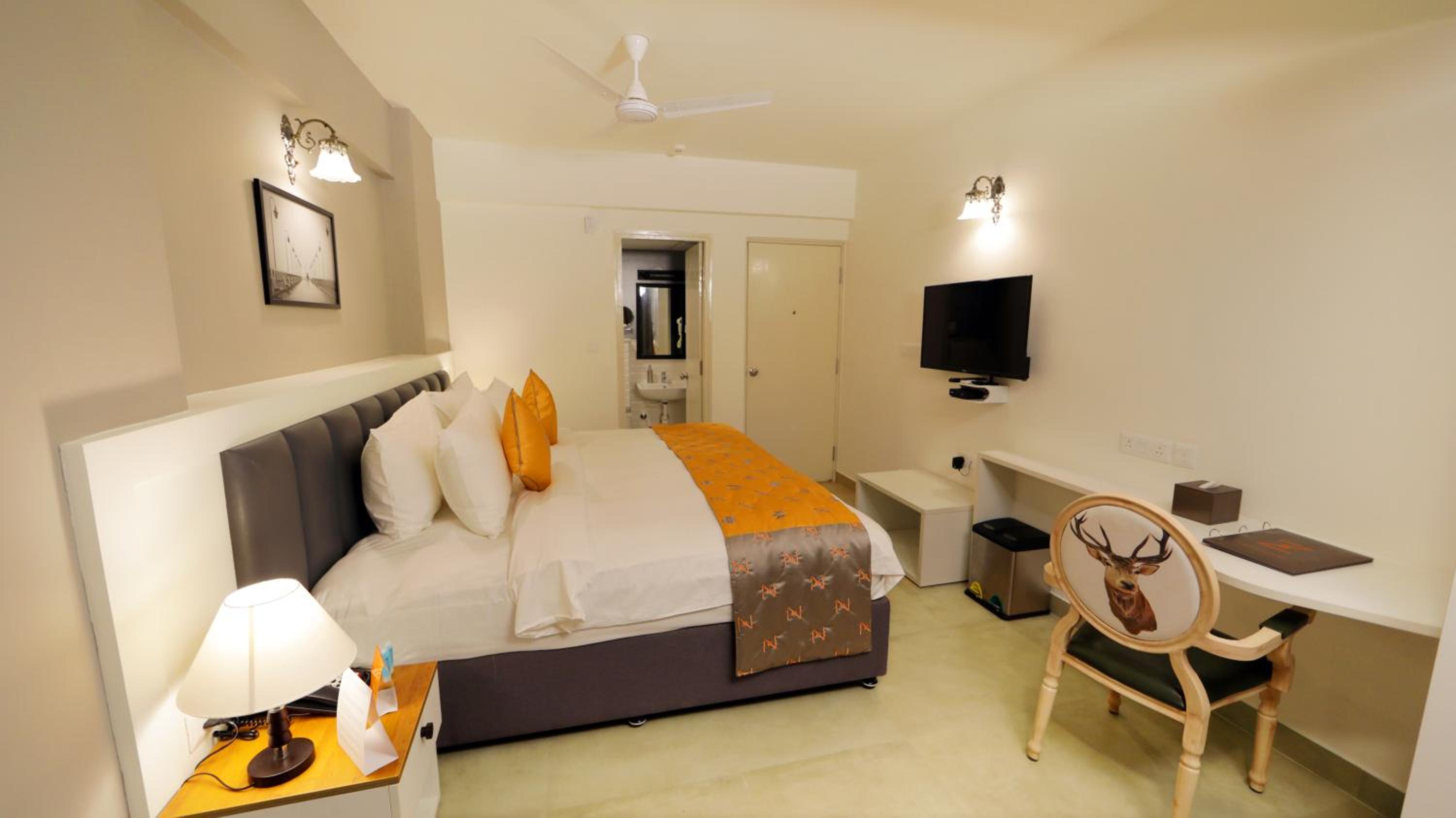 Executive Suite - Photo 5