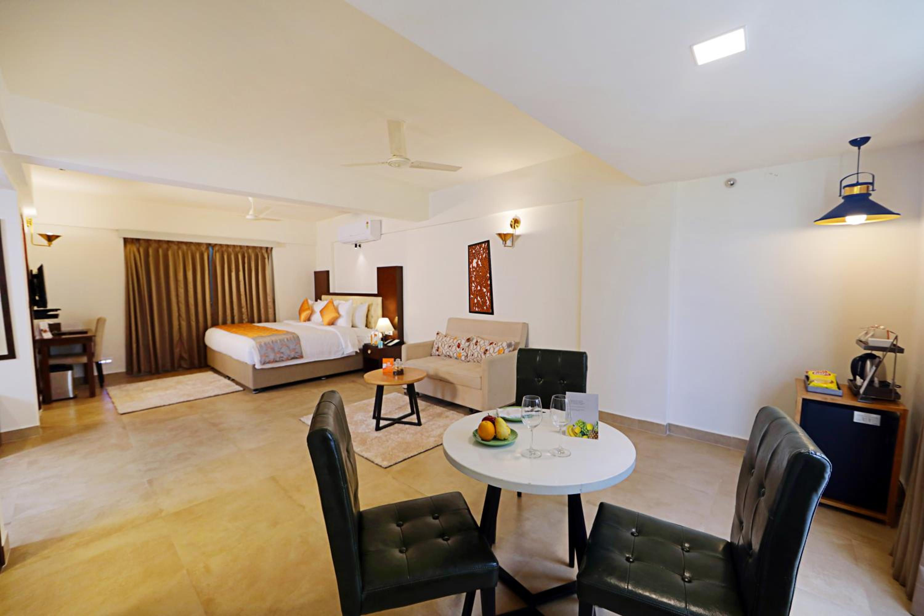 Executive Suite - Photo 1