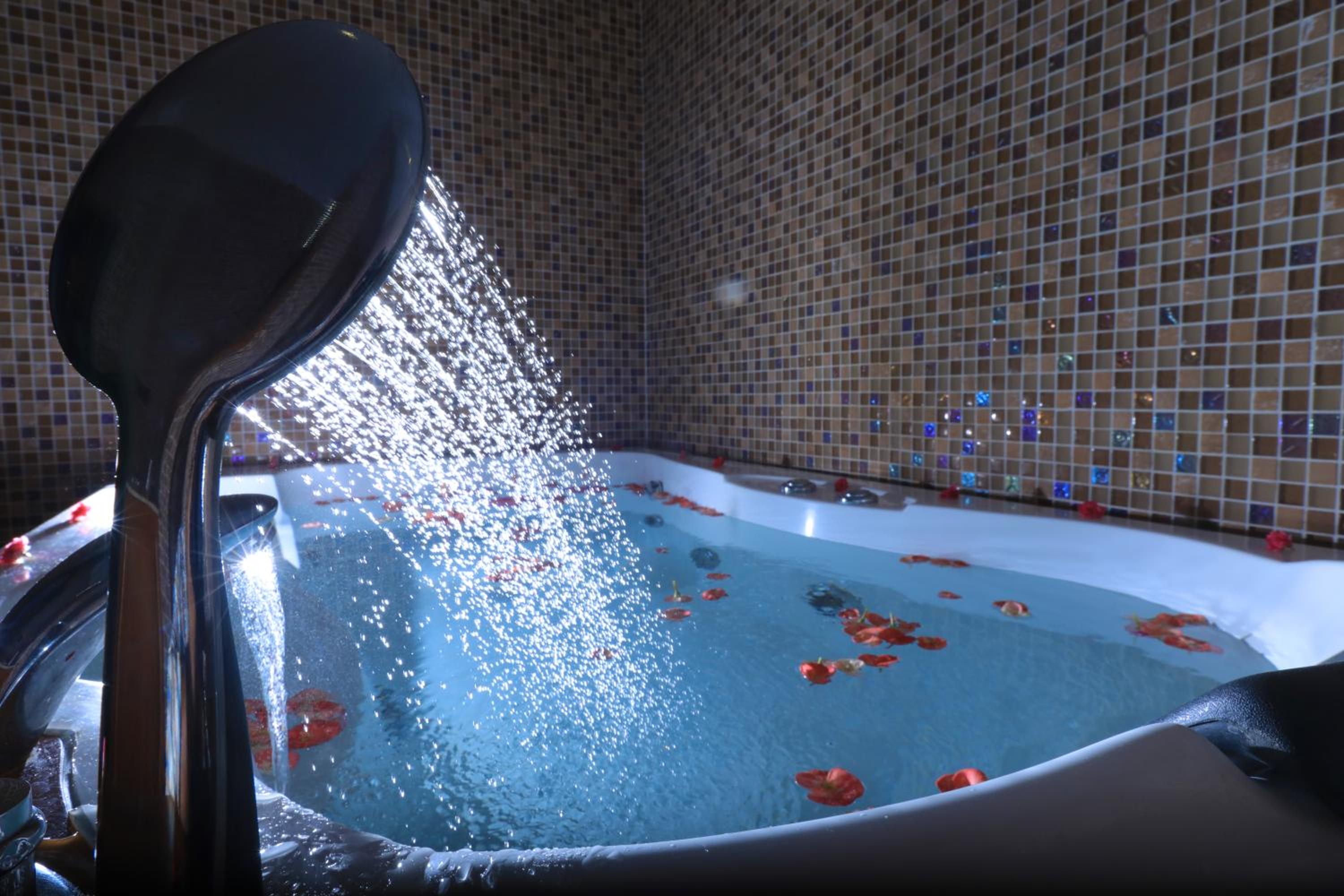 Jacuzi Suite - Photo 5