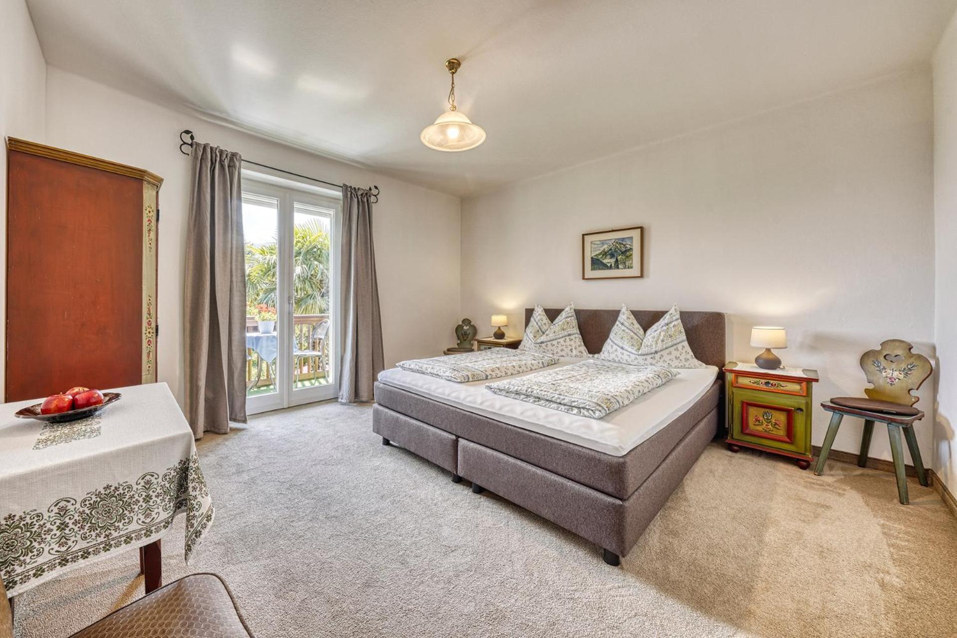 One-Bedroom Apartment with Balcony