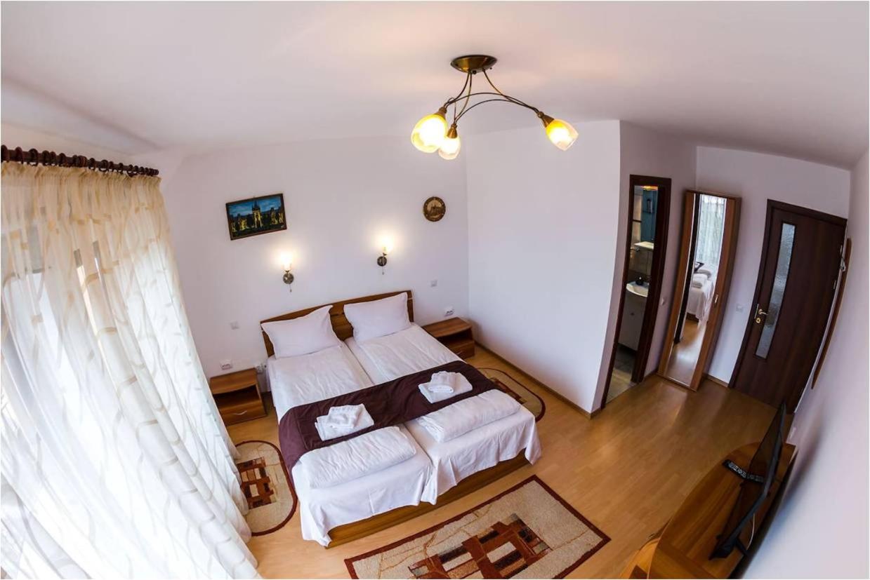 Double Room with Private Bathroom - Photo 5