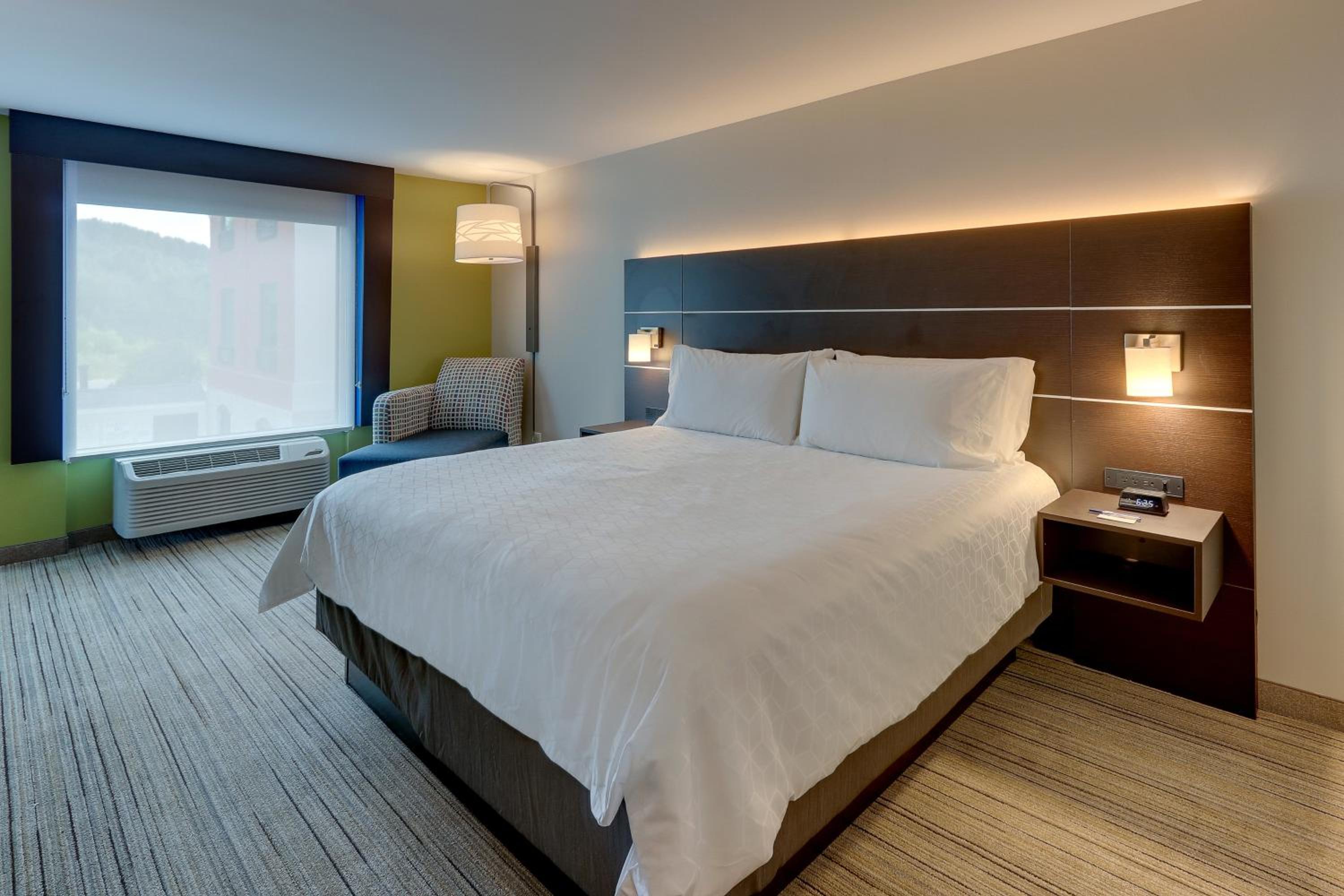 Standard King Room - Photo 1