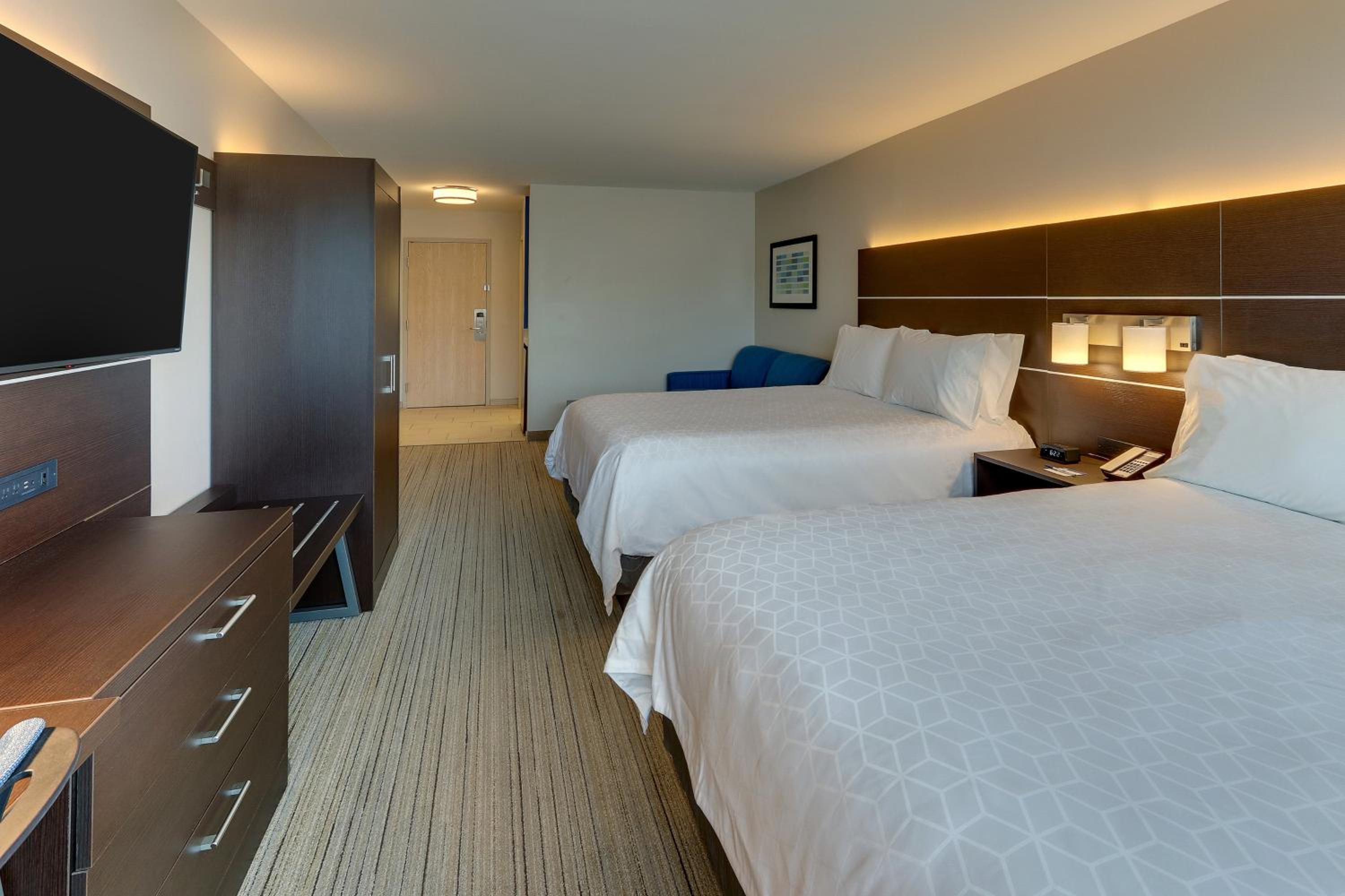 Suite with Two Queen Beds - Photo 2