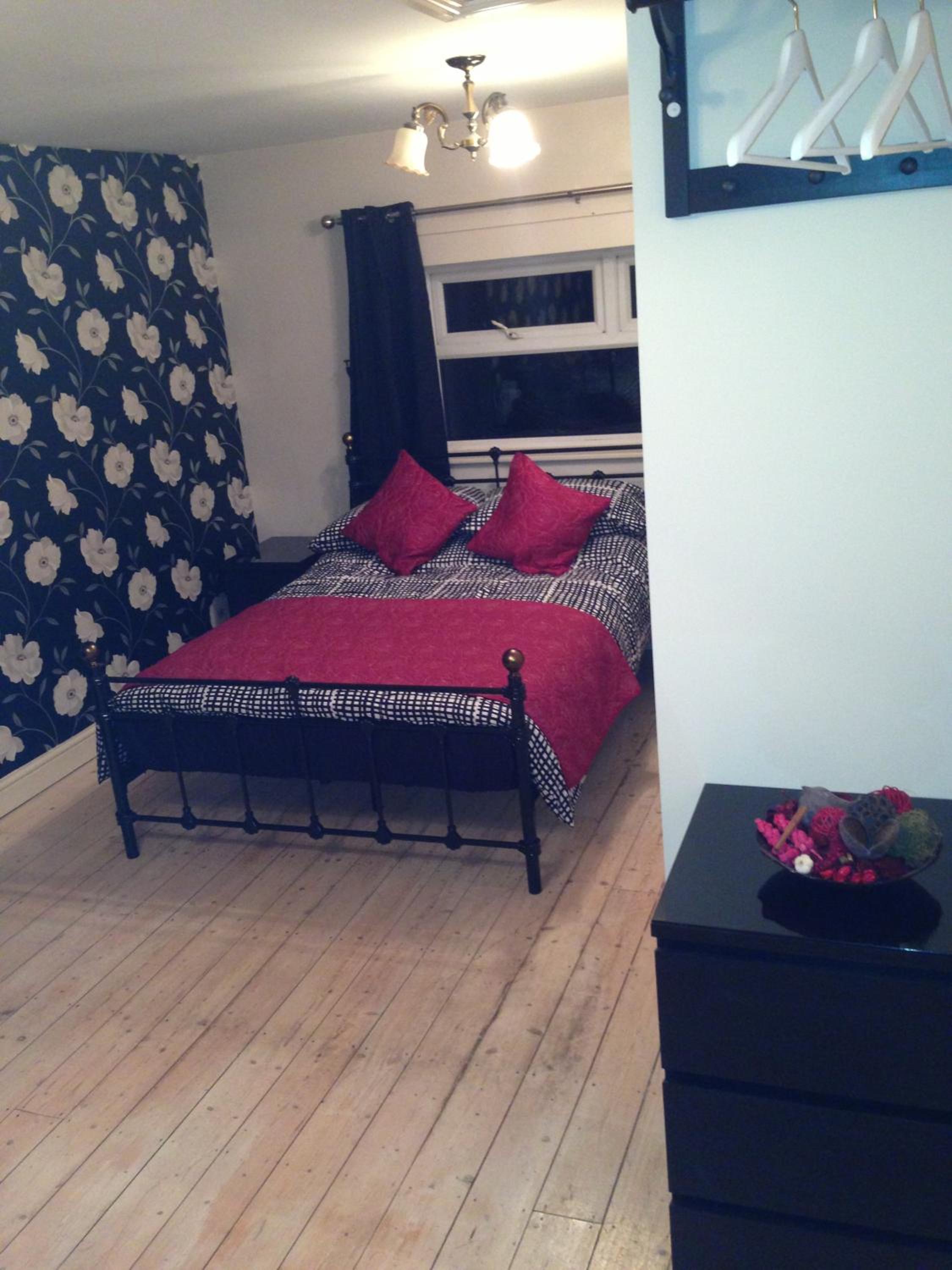 Double Room with En-Suite photo 3