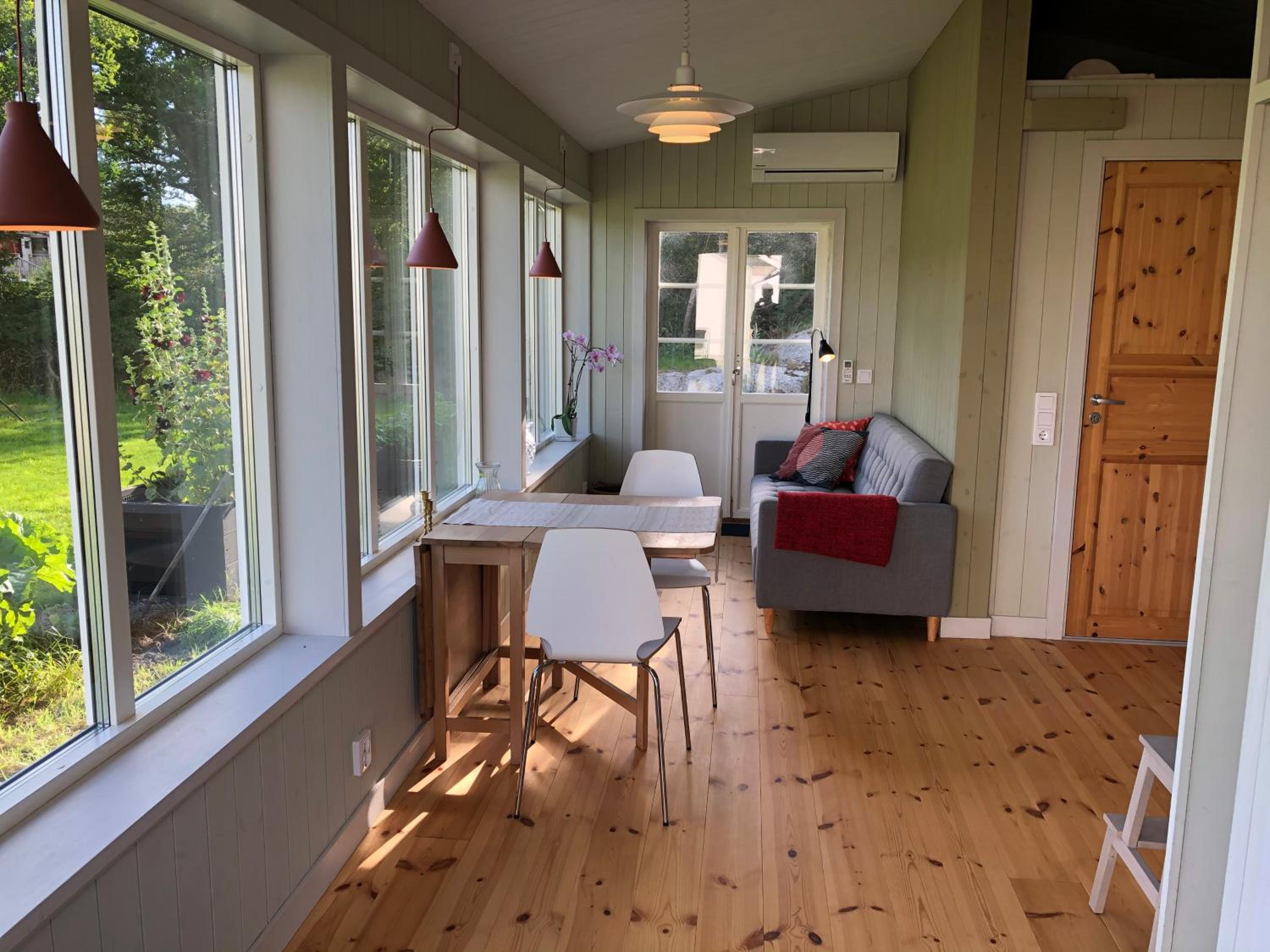 One-Bedroom House - Photo 8