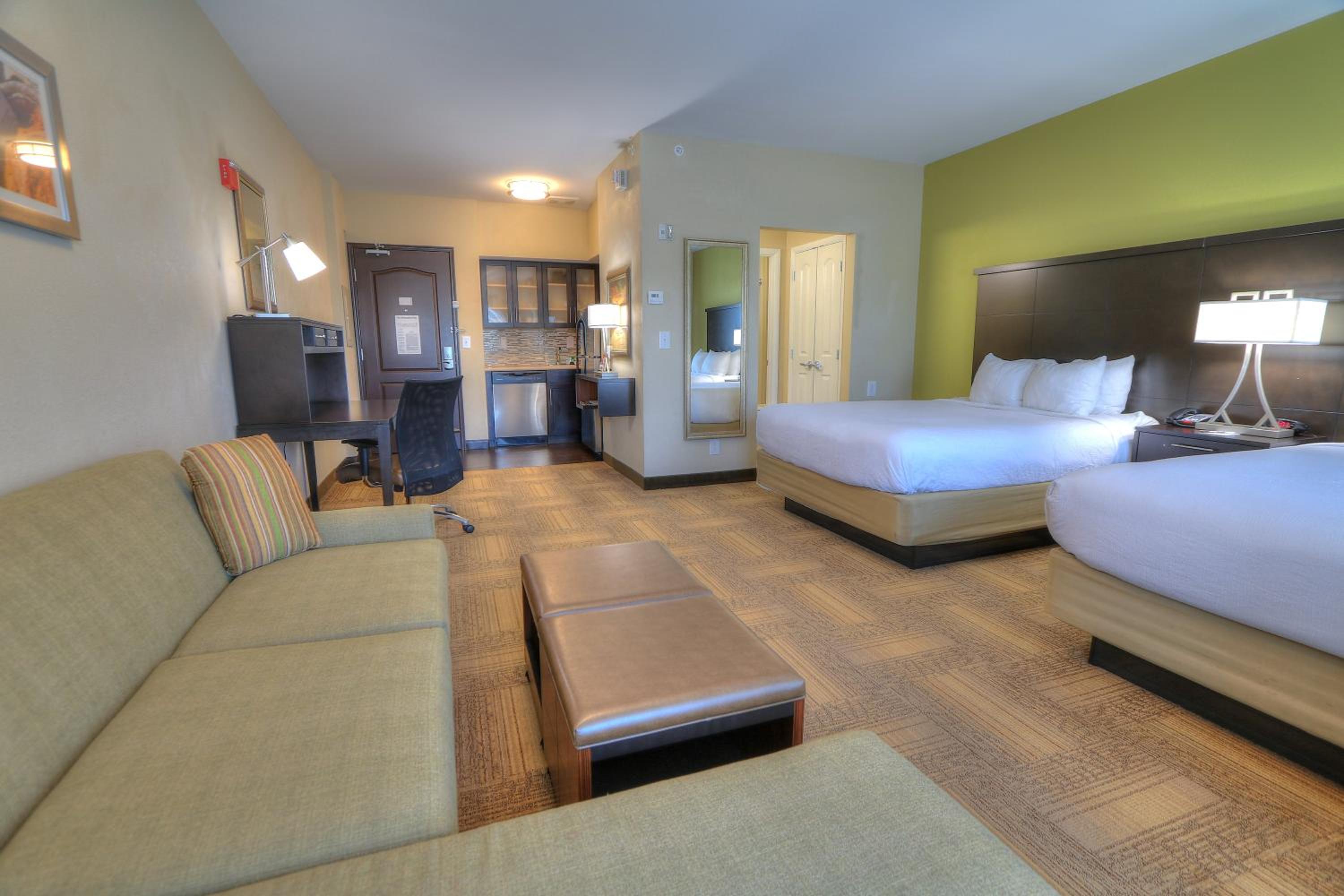 Studio Suite with Two Double Beds and Mobility Accessible Tub photo 3