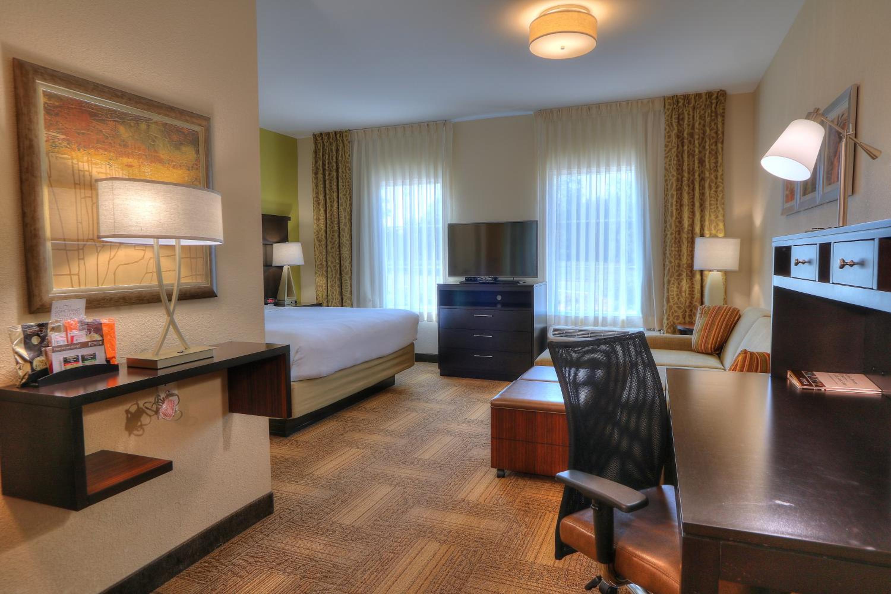 King Studio Suite with Tub - Mobility/Communications Accessible photo 3
