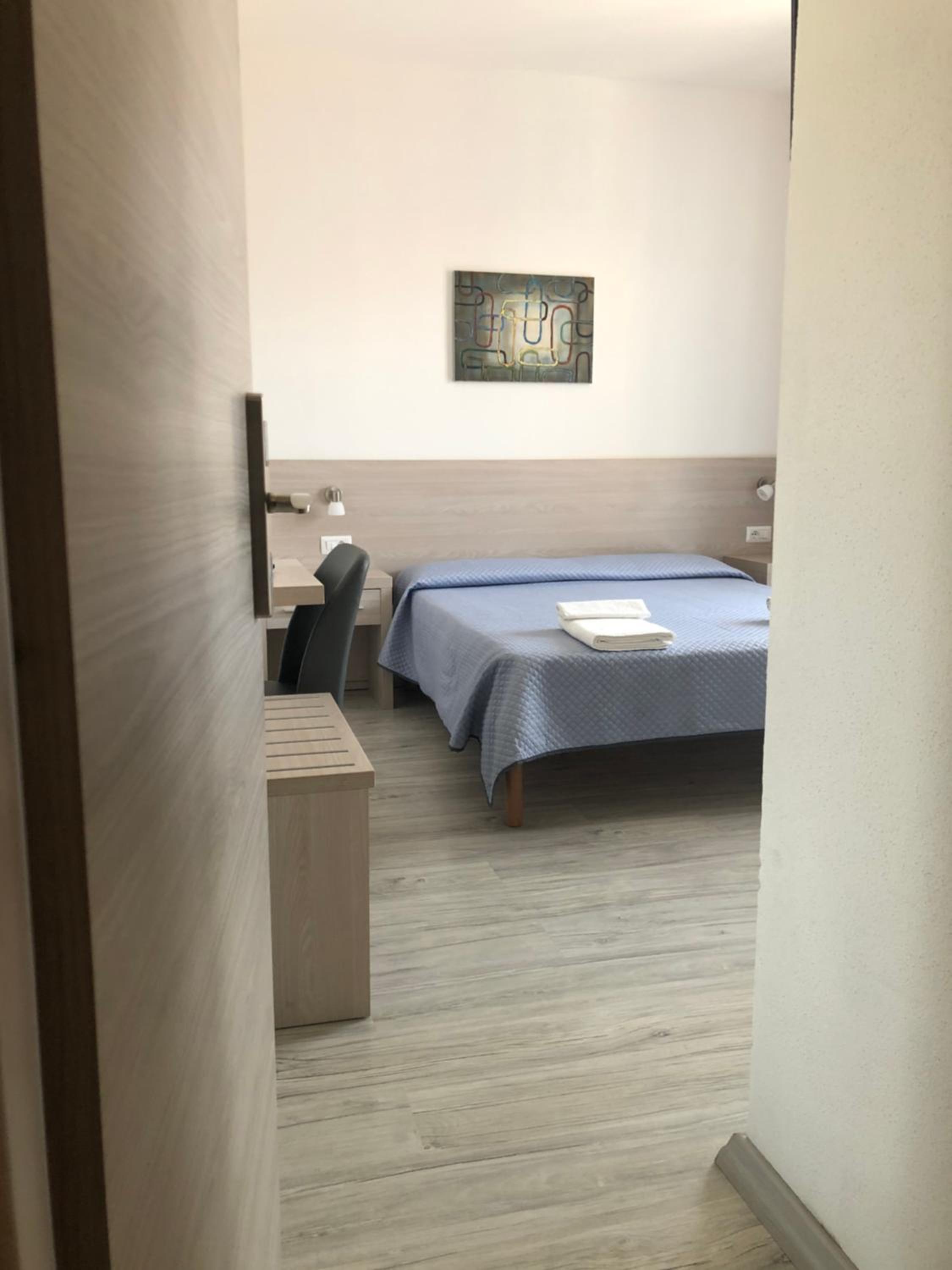 Double Room with Balcony - Photo 6