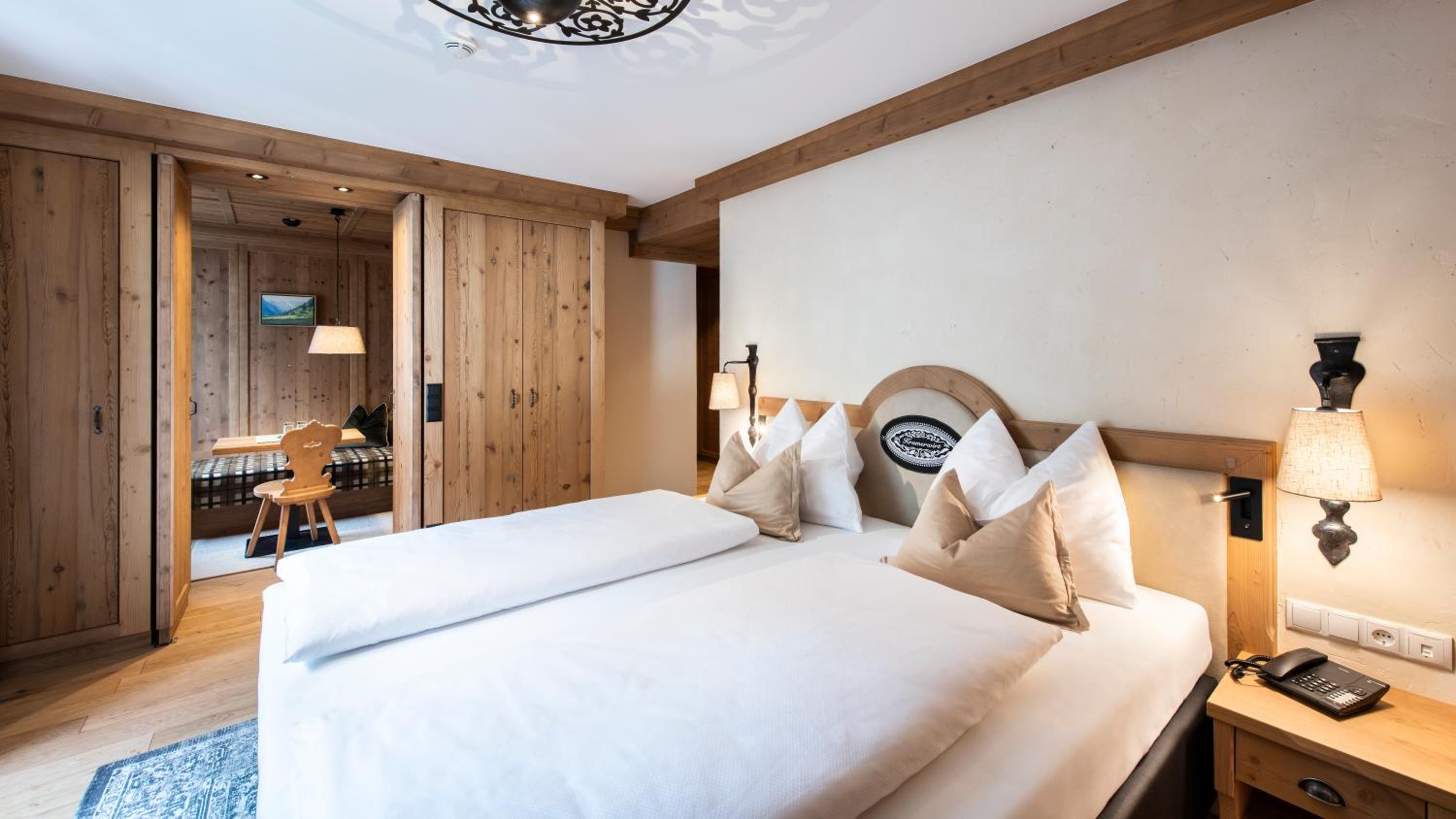 Superior Double Room with Balcony - Photo 9