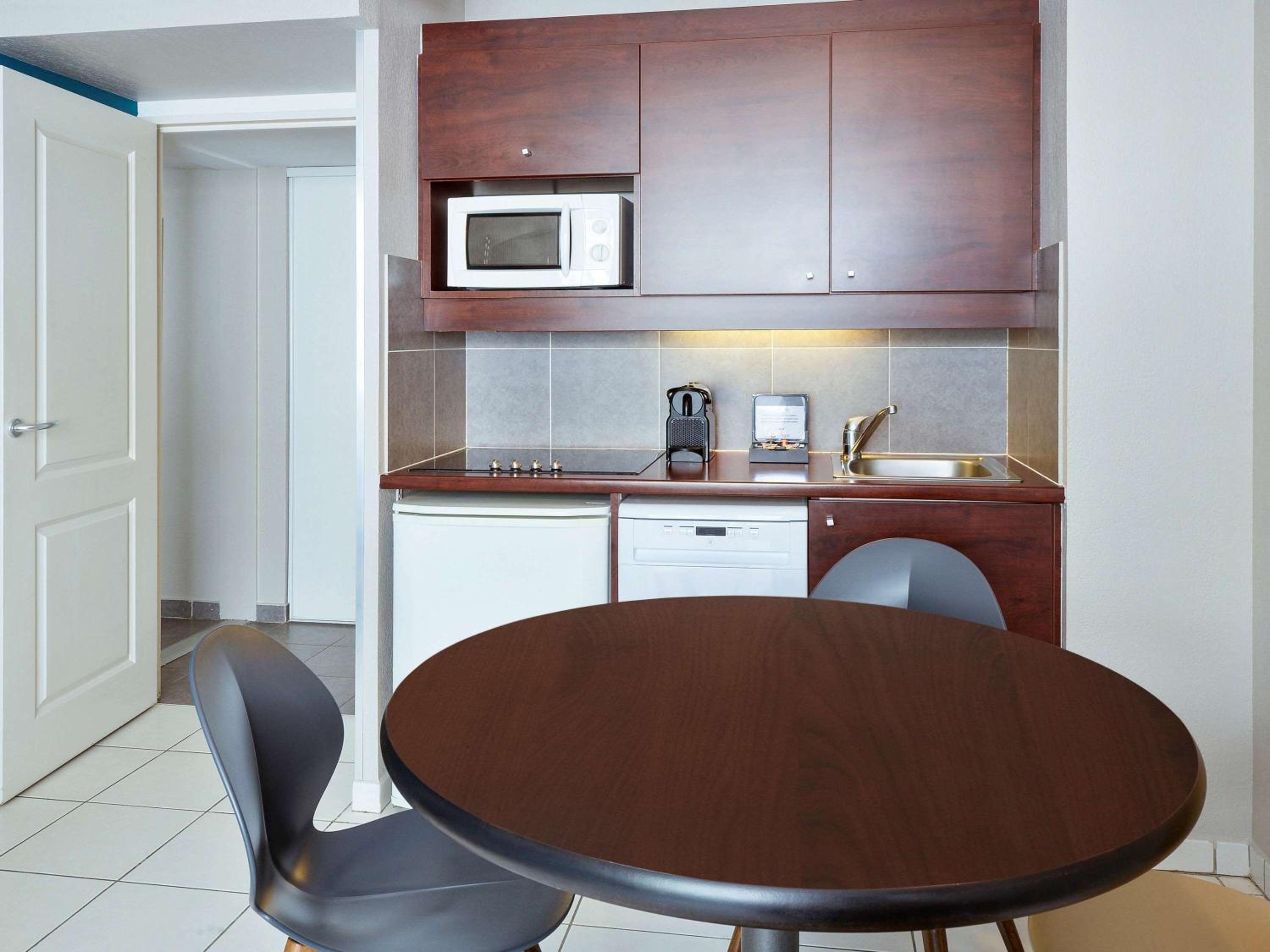 Standard One-Bedroom Apartment (4-5 Adults) photo 3