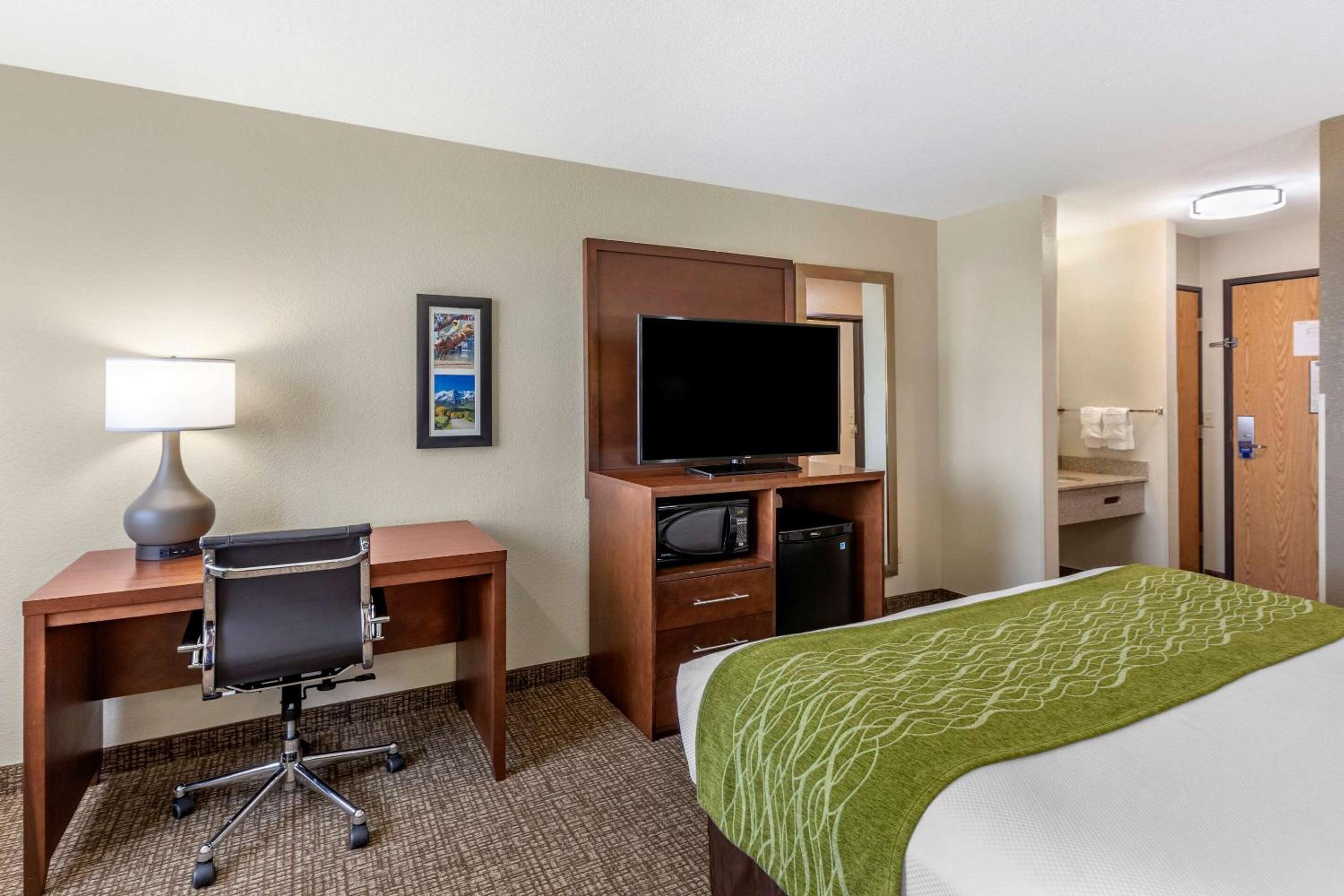 King Room - Non-Smoking - Photo 4