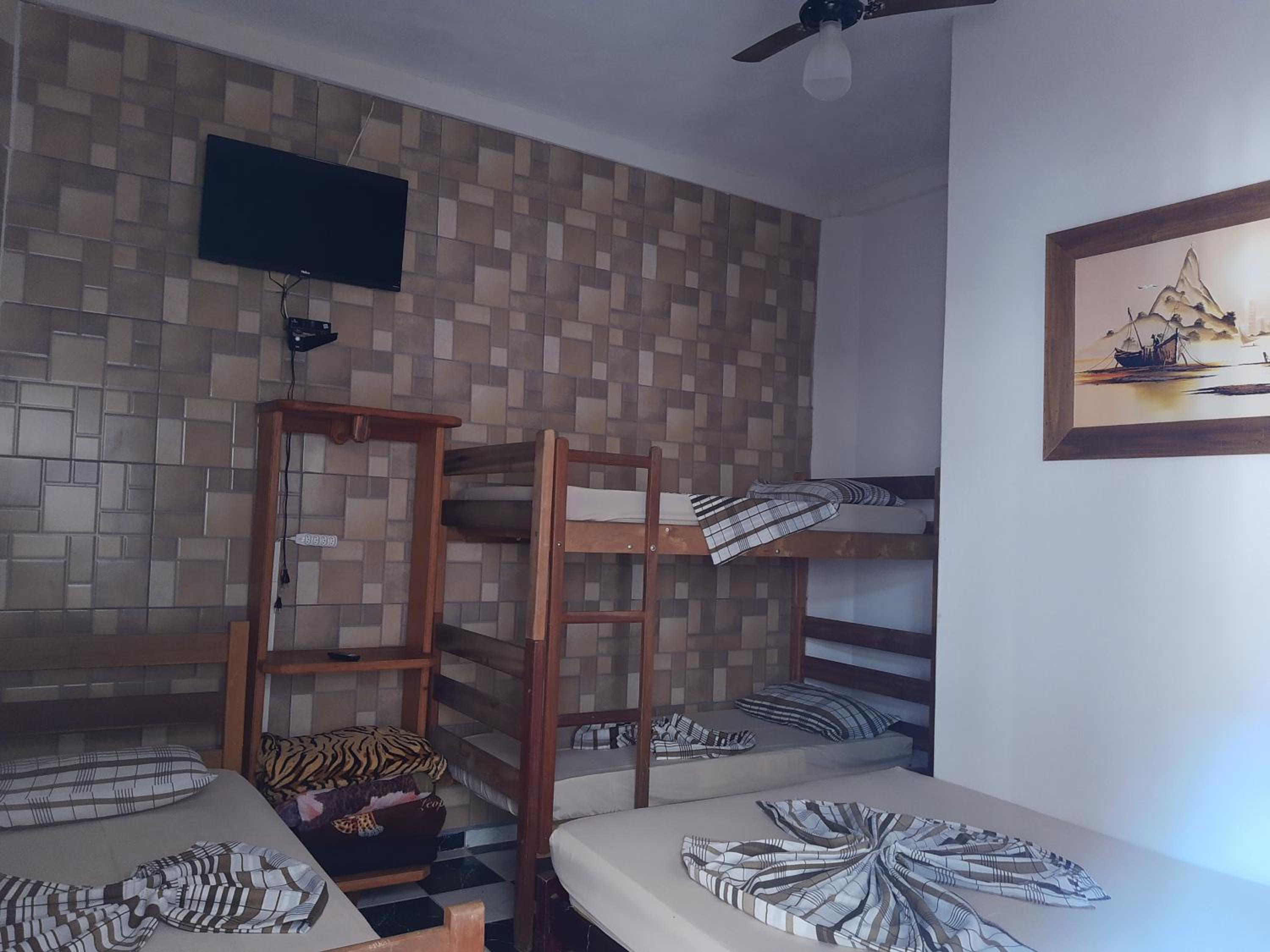 Family Room with Private Bathroom - Photo 2