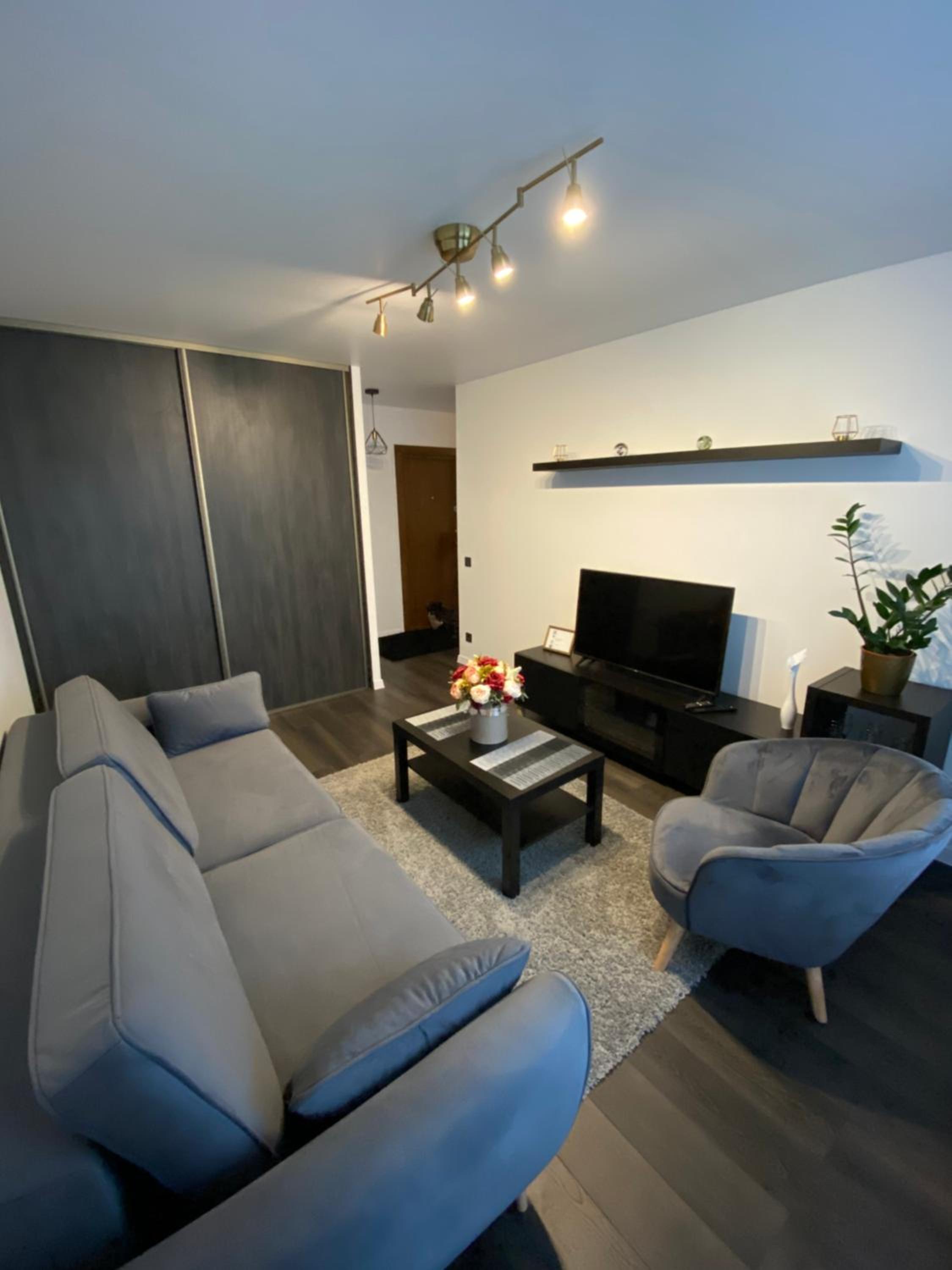 One-Bedroom Apartment photo 1