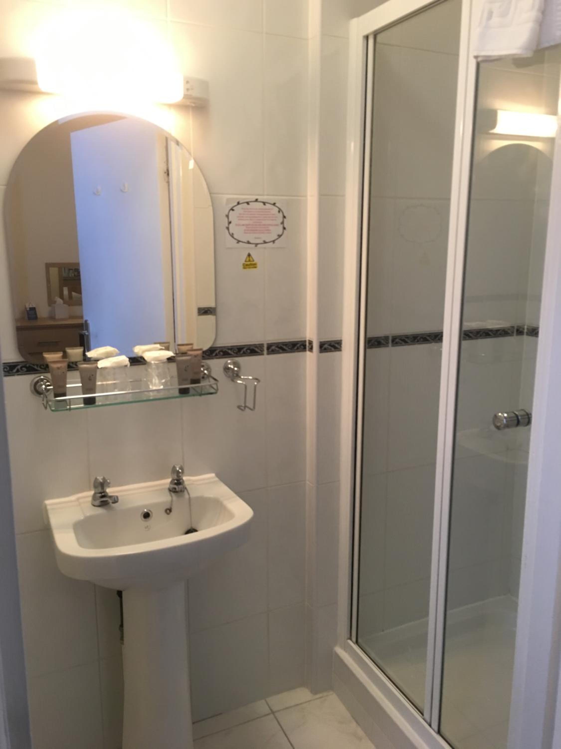 Standard Double Room - Non-Smoking - Photo 5