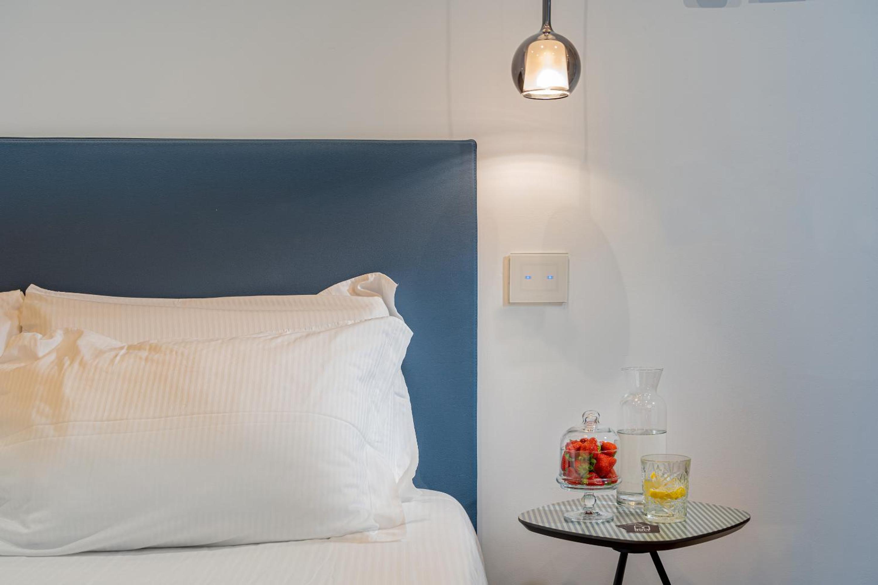 Deluxe Room with Balcony photo 2