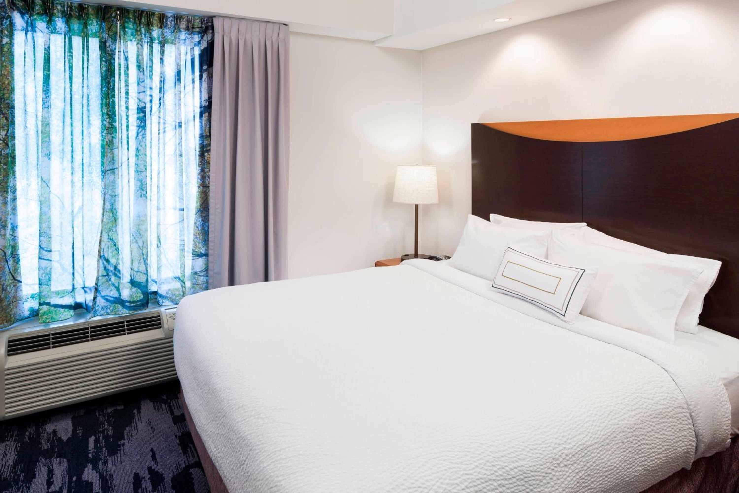 Studio with King Bed and Sofa Bed - Hearing Accessible