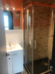 Twin Room - Photo 30