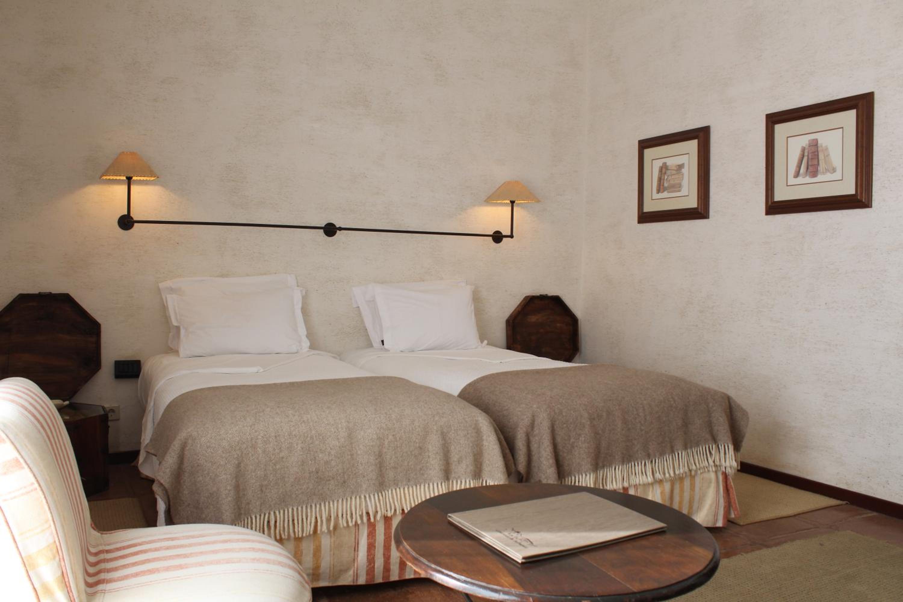 Twin Room with Balcony - Photo 1