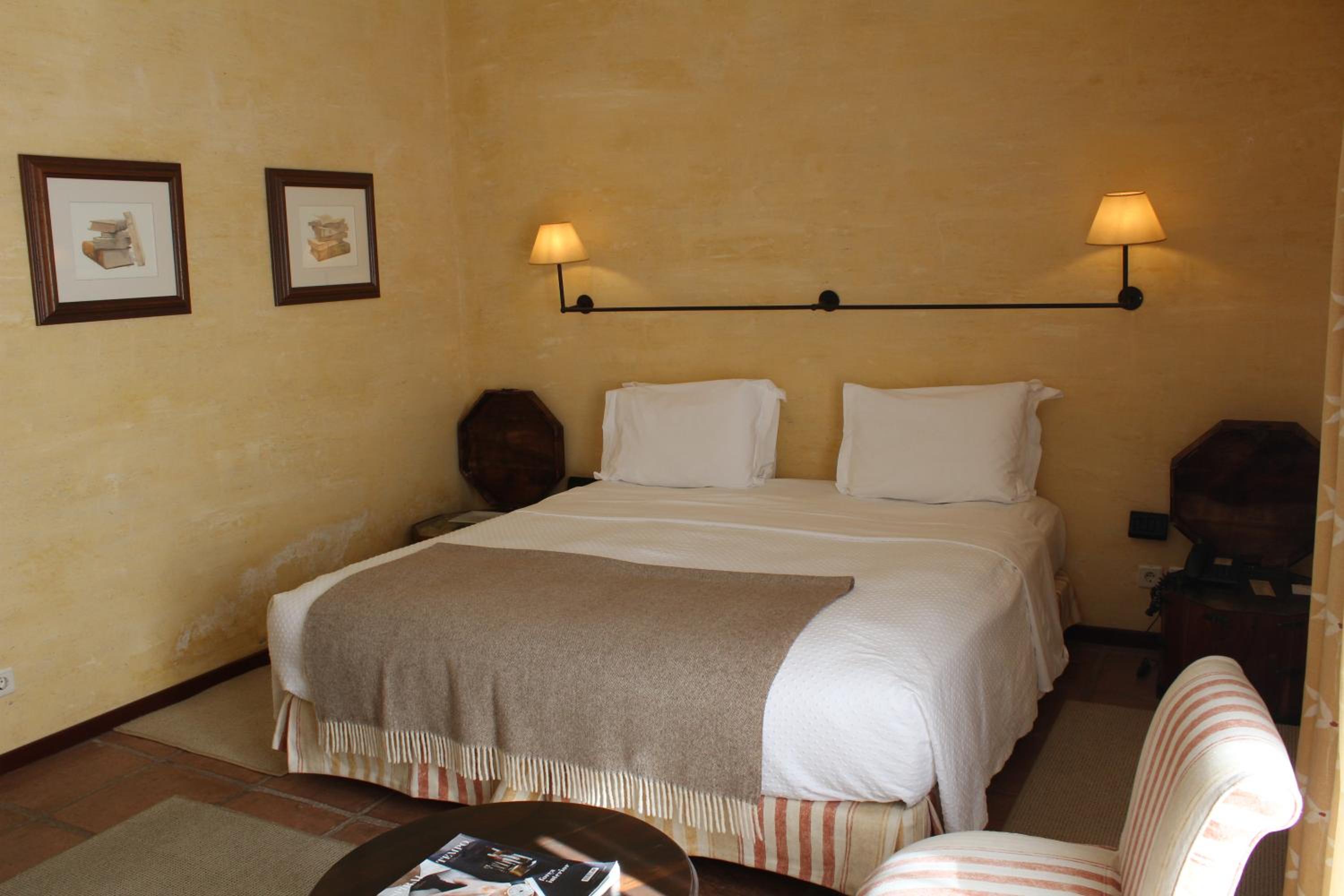 Double Room with Balcony - Photo 1