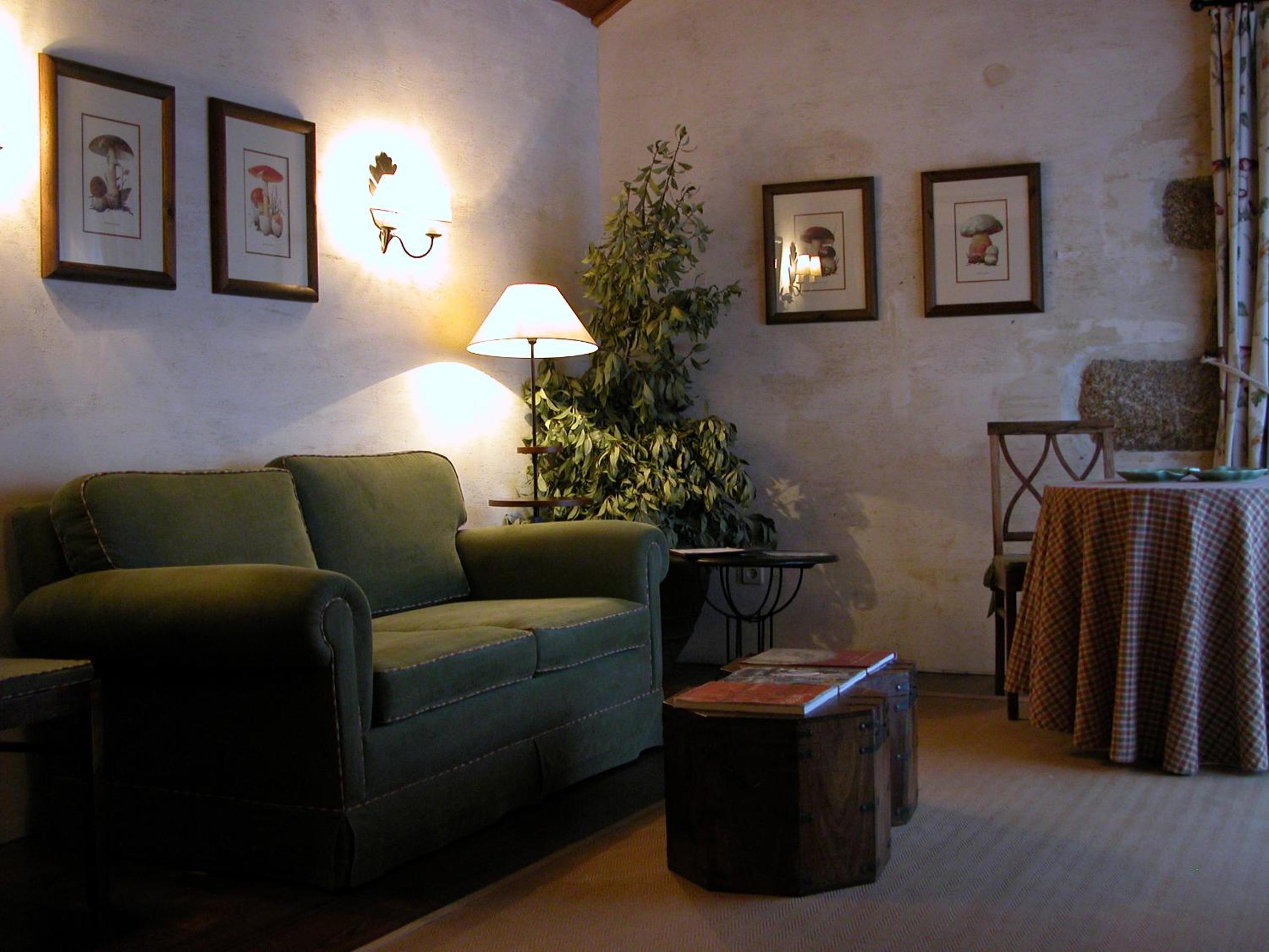 Suite with Balcony - Photo 3