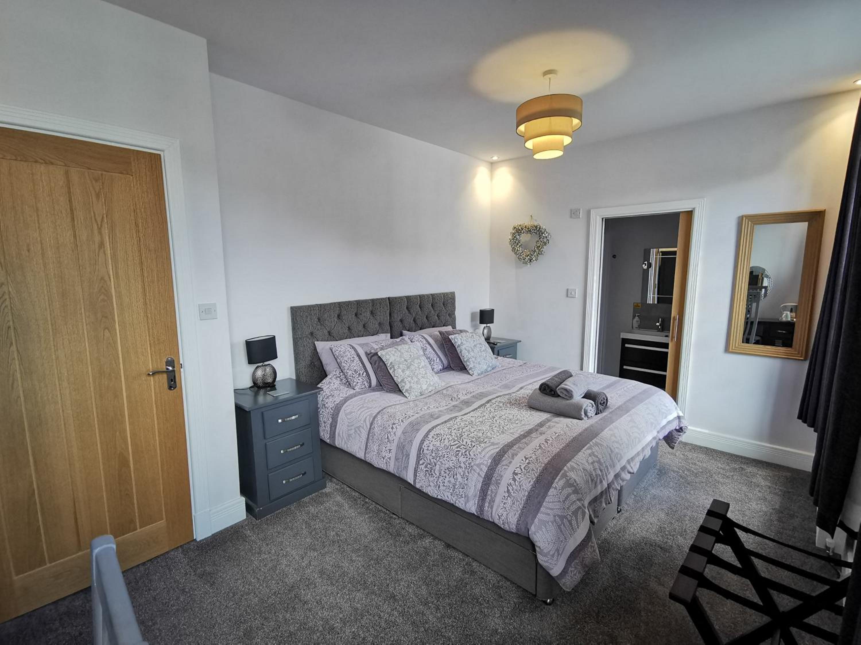 Superior Double or Twin Room - Photo 9