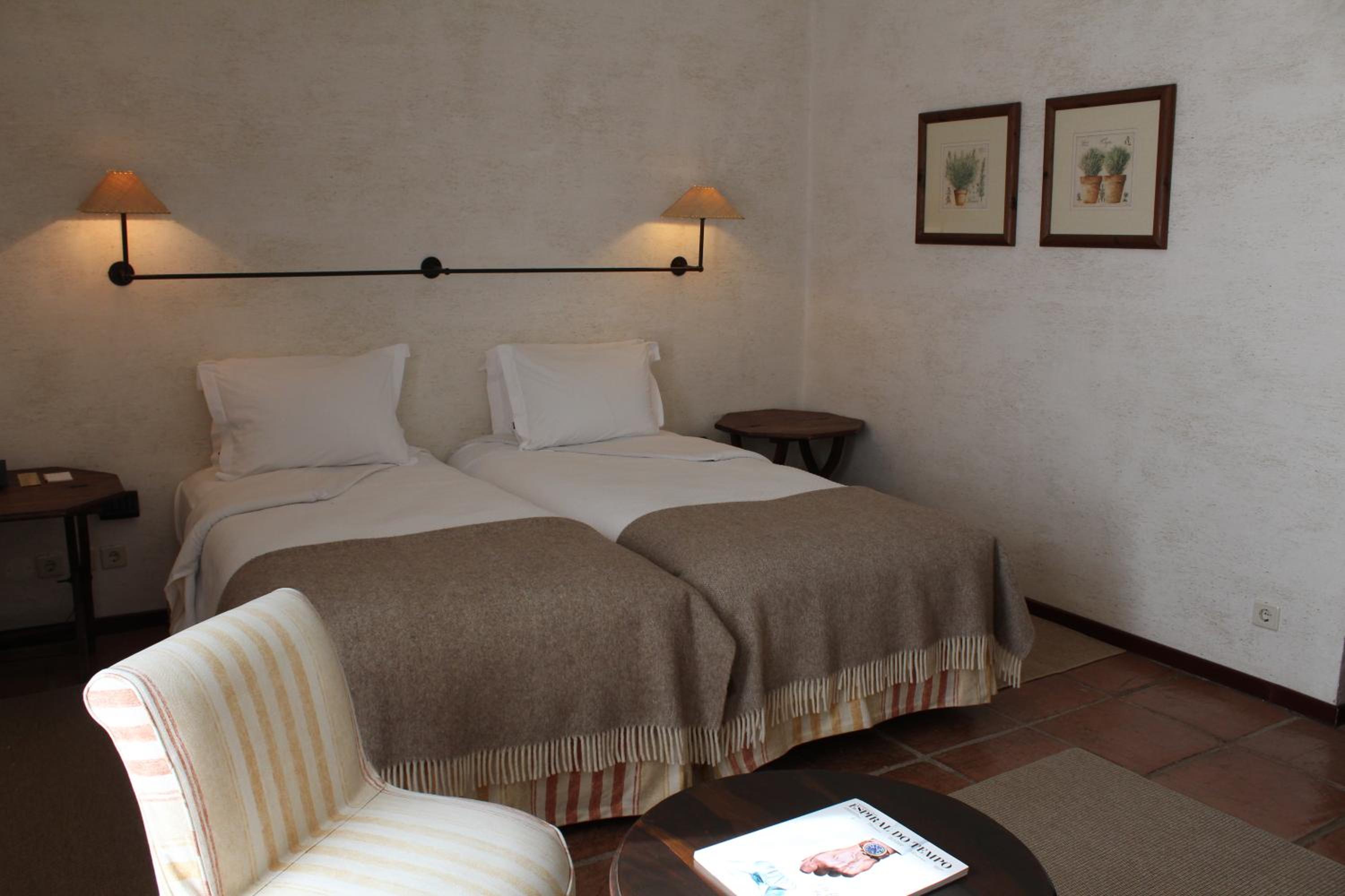 Twin Room with Balcony - Photo 2