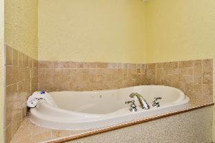 Queen Room with Two Queen Beds and Bath Tub - Disability Access/Non-Smoking  photo 3