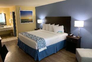 King Room - Non-Smoking - Photo 2