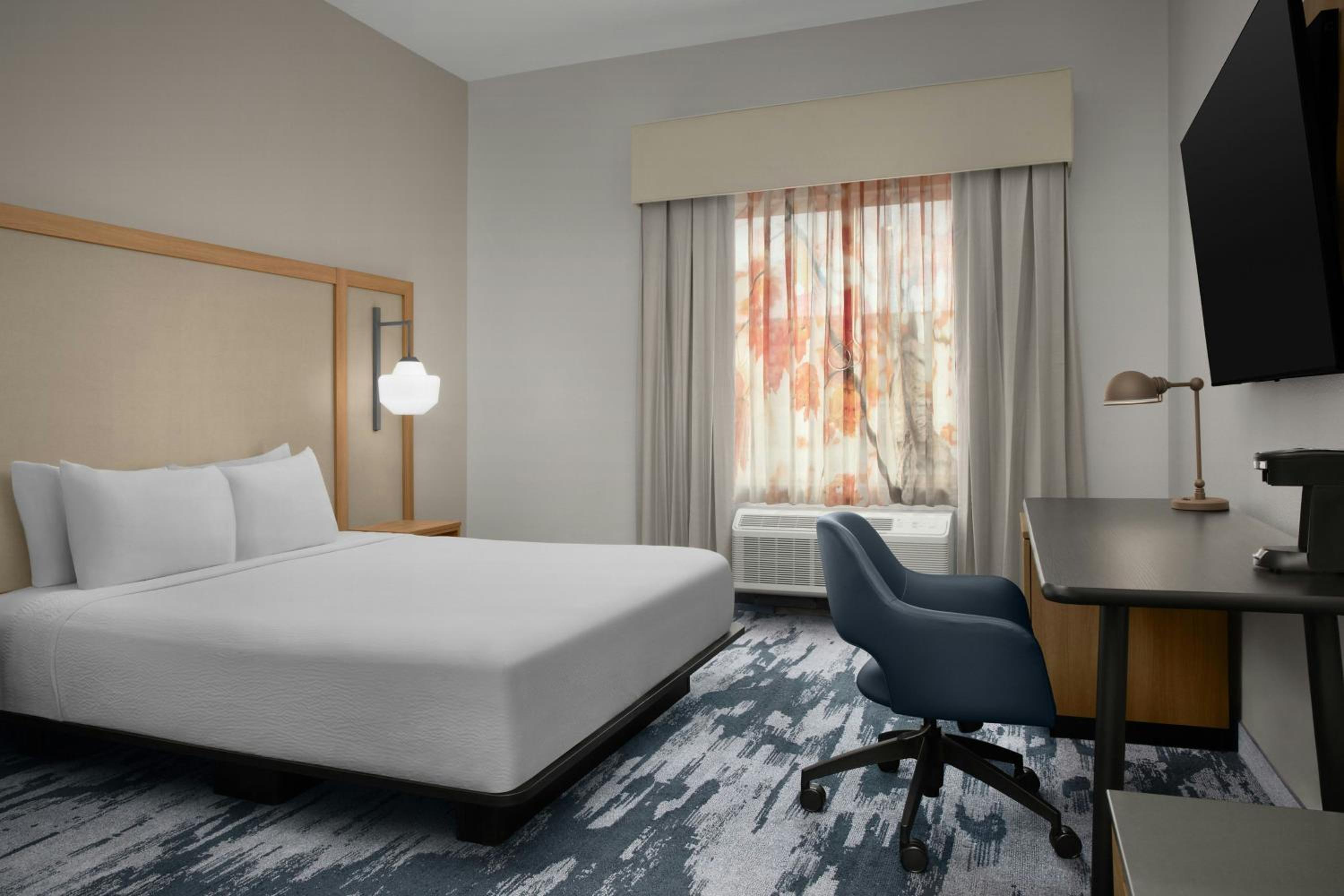King Room with Roll-In Shower - Mobility Access/Hearing Accessible