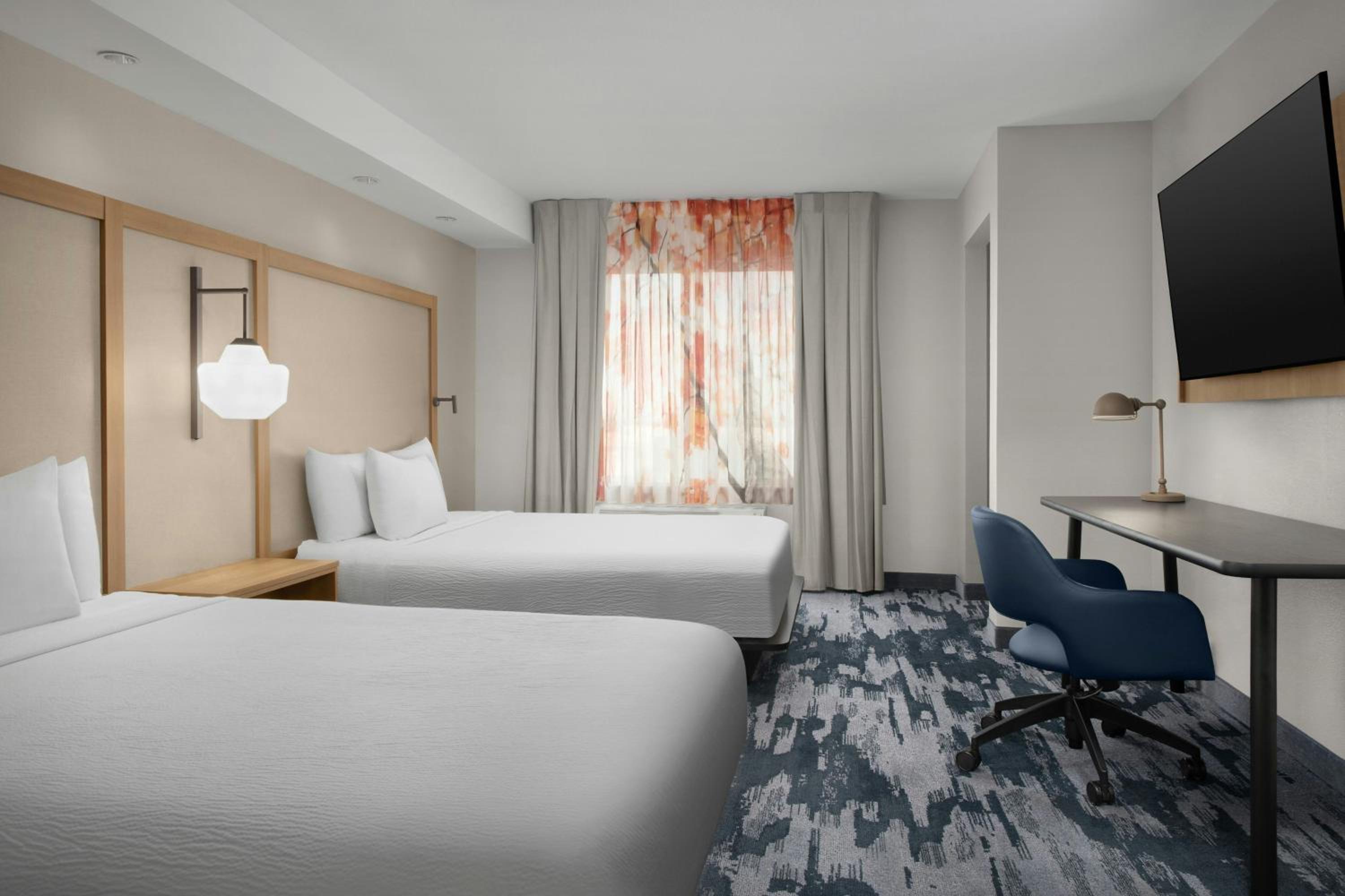 Queen Suite with Two Queen Beds, Bathtub and Sofa Bed - Mobility Access/Hearing Accessible